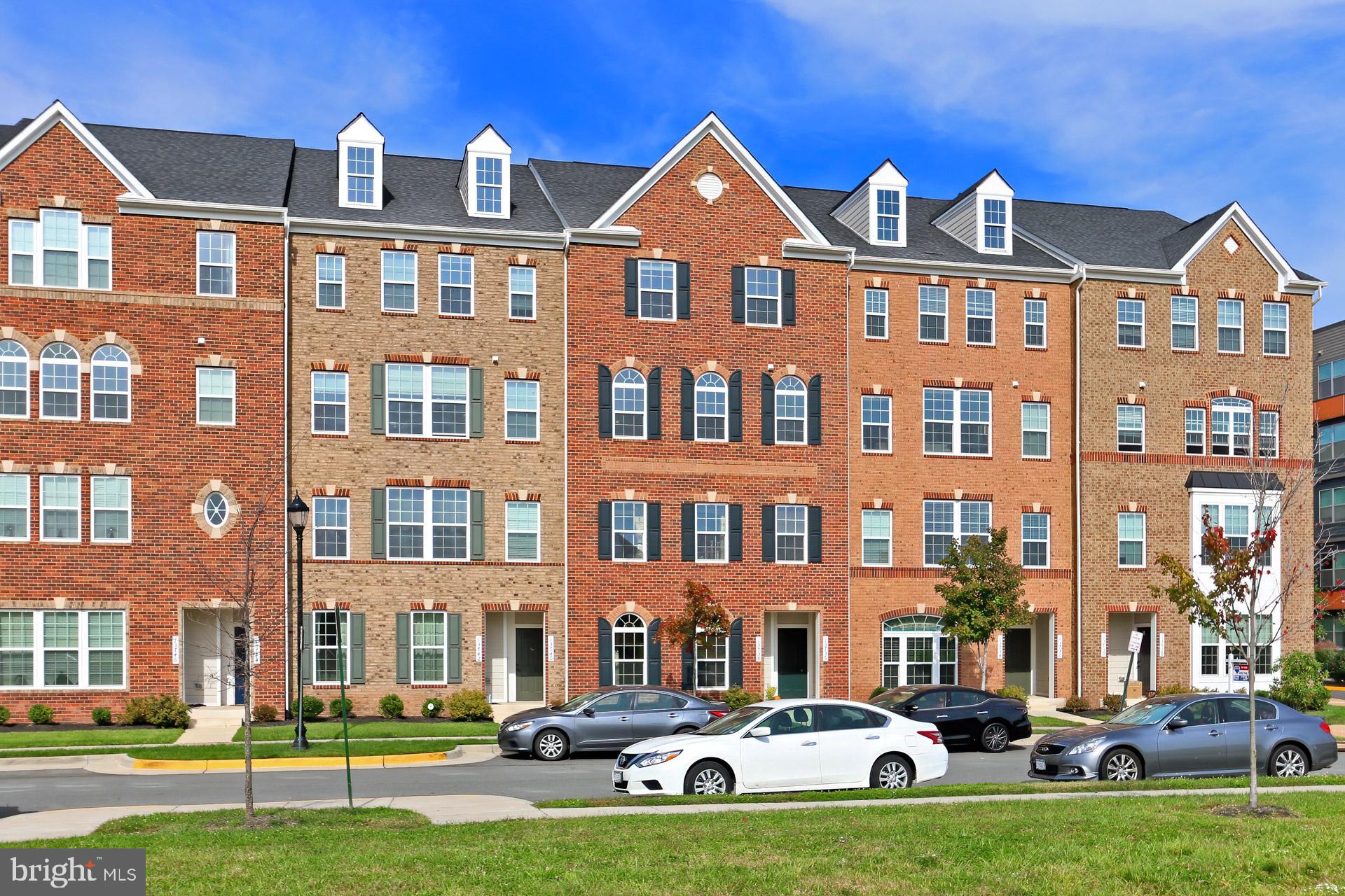 DISCOVERY SQUARE - Residential