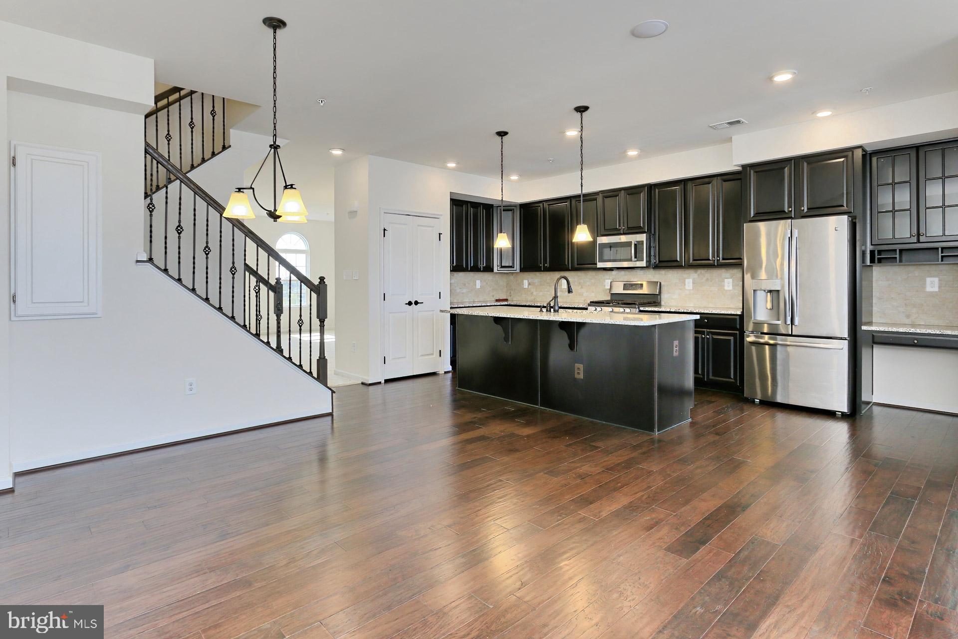 DISCOVERY SQUARE - Residential