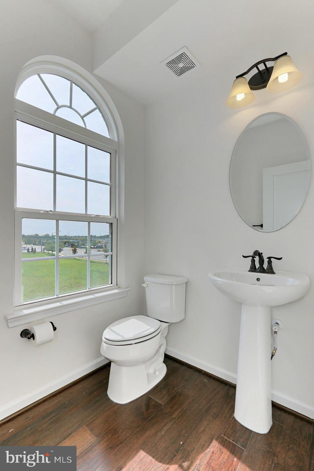 DISCOVERY SQUARE - Residential