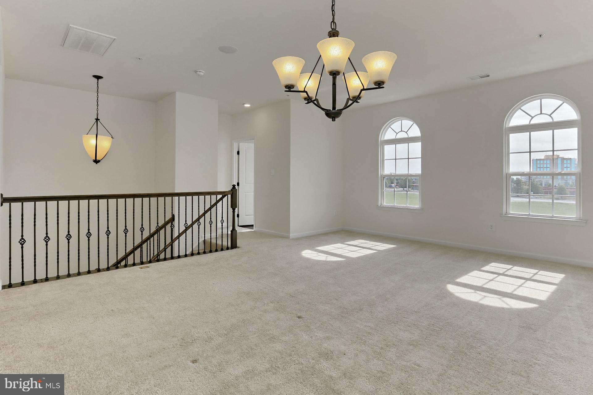 DISCOVERY SQUARE - Residential