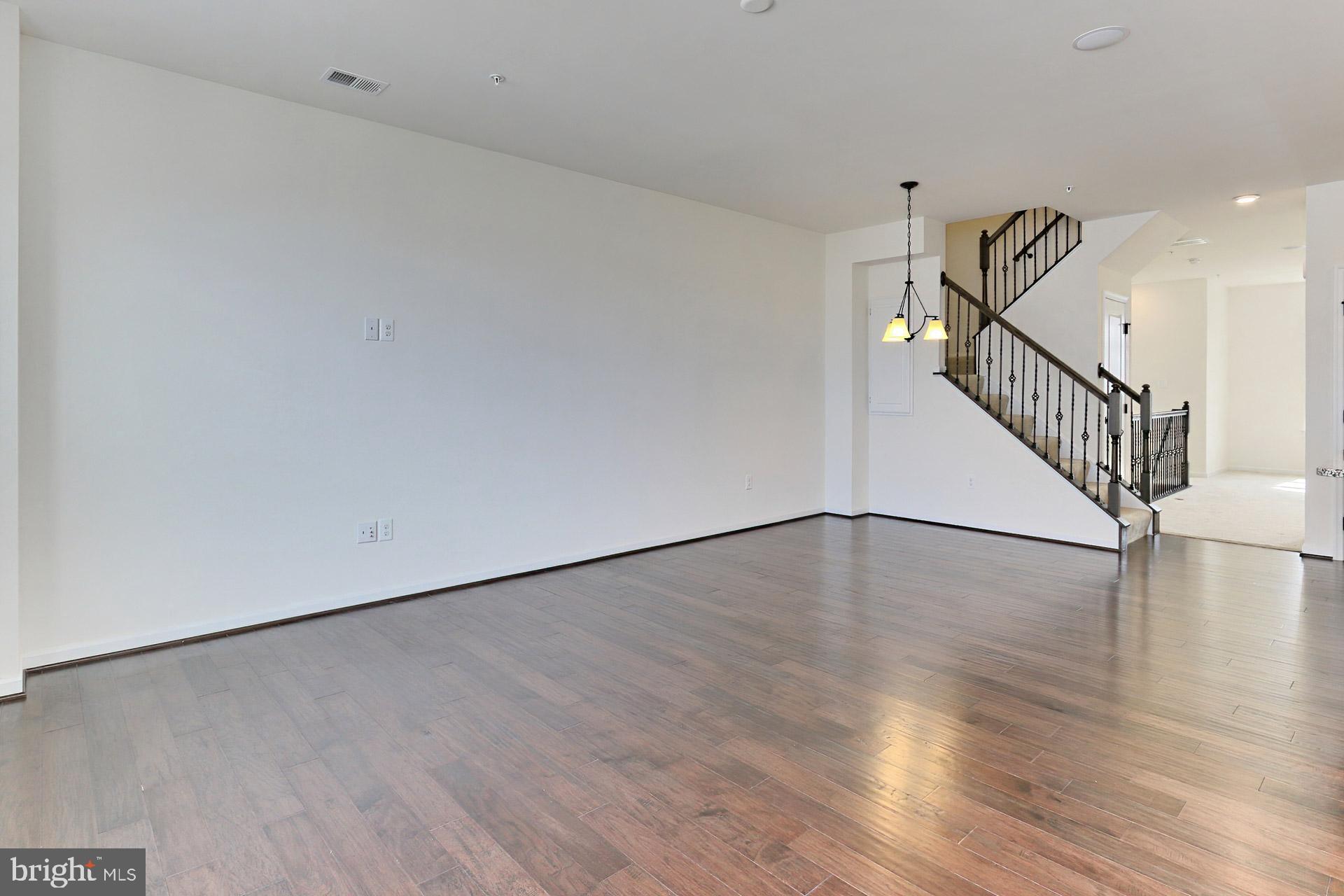 DISCOVERY SQUARE - Residential