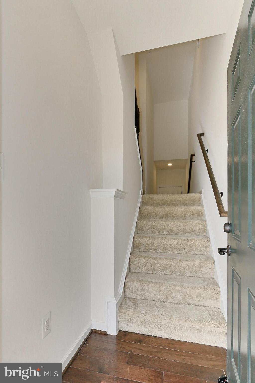 DISCOVERY SQUARE - Residential