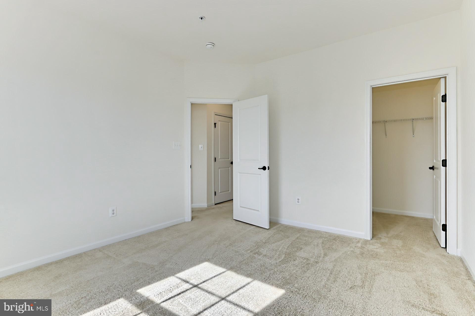 DISCOVERY SQUARE - Residential