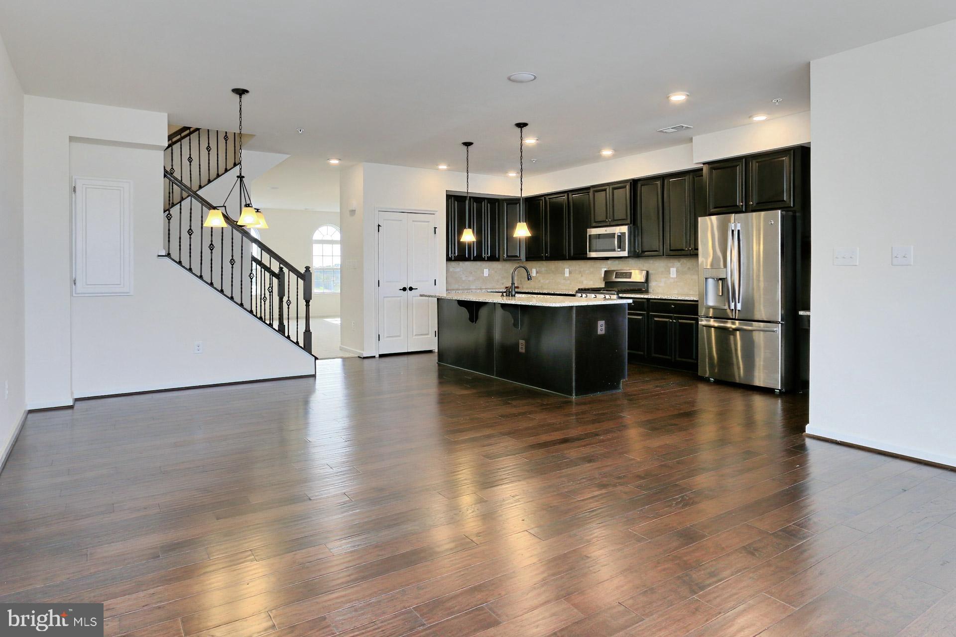 DISCOVERY SQUARE - Residential