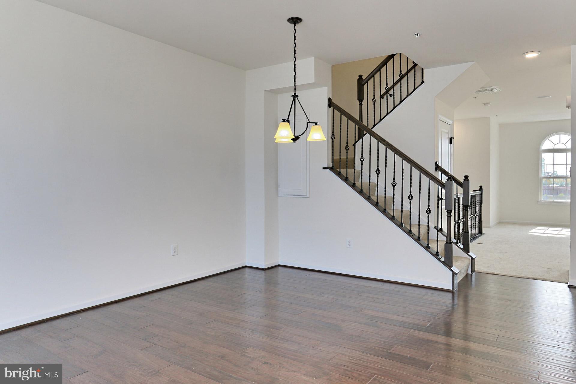 DISCOVERY SQUARE - Residential