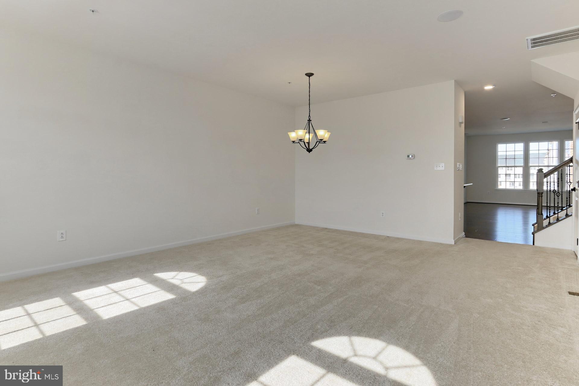 DISCOVERY SQUARE - Residential