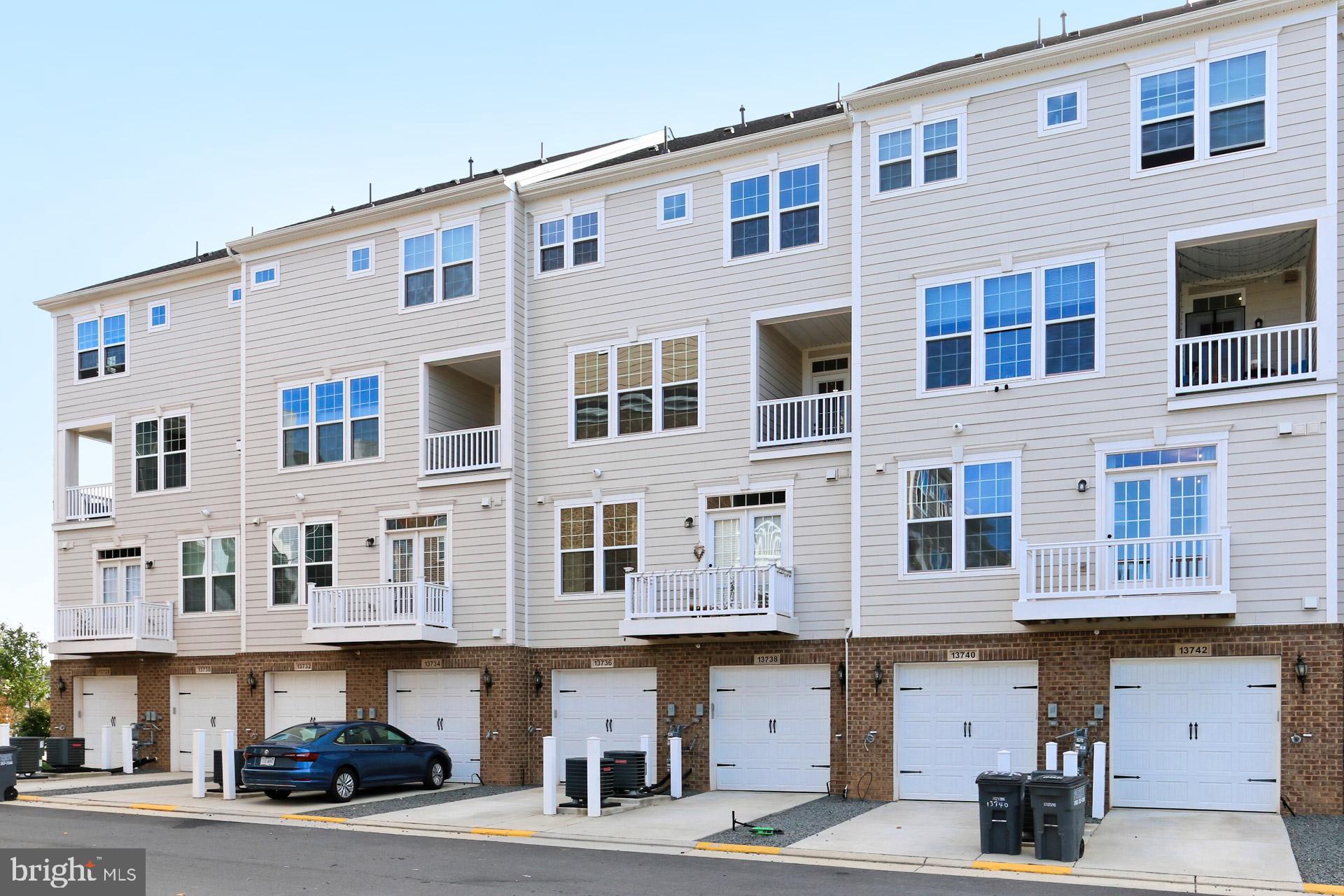 DISCOVERY SQUARE - Residential