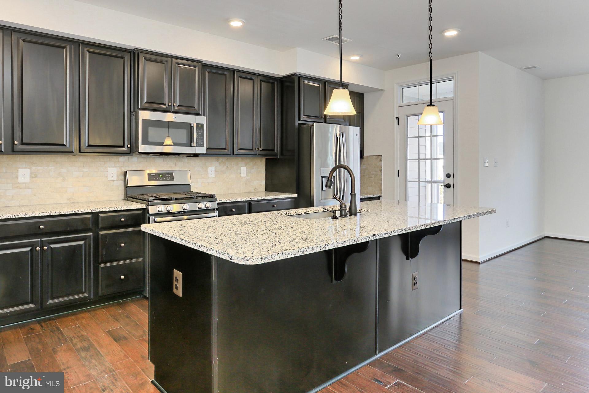 DISCOVERY SQUARE - Residential