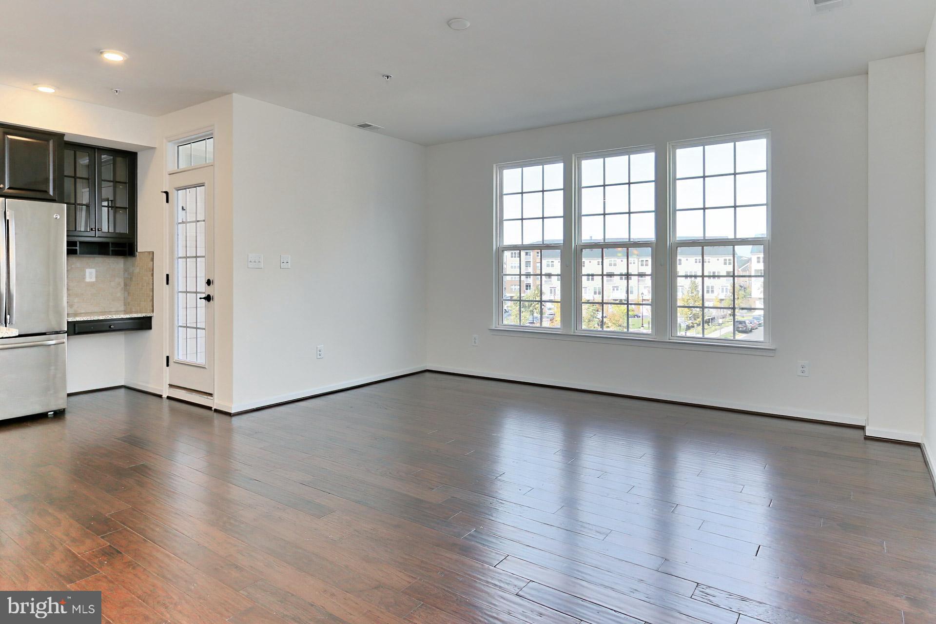 DISCOVERY SQUARE - Residential