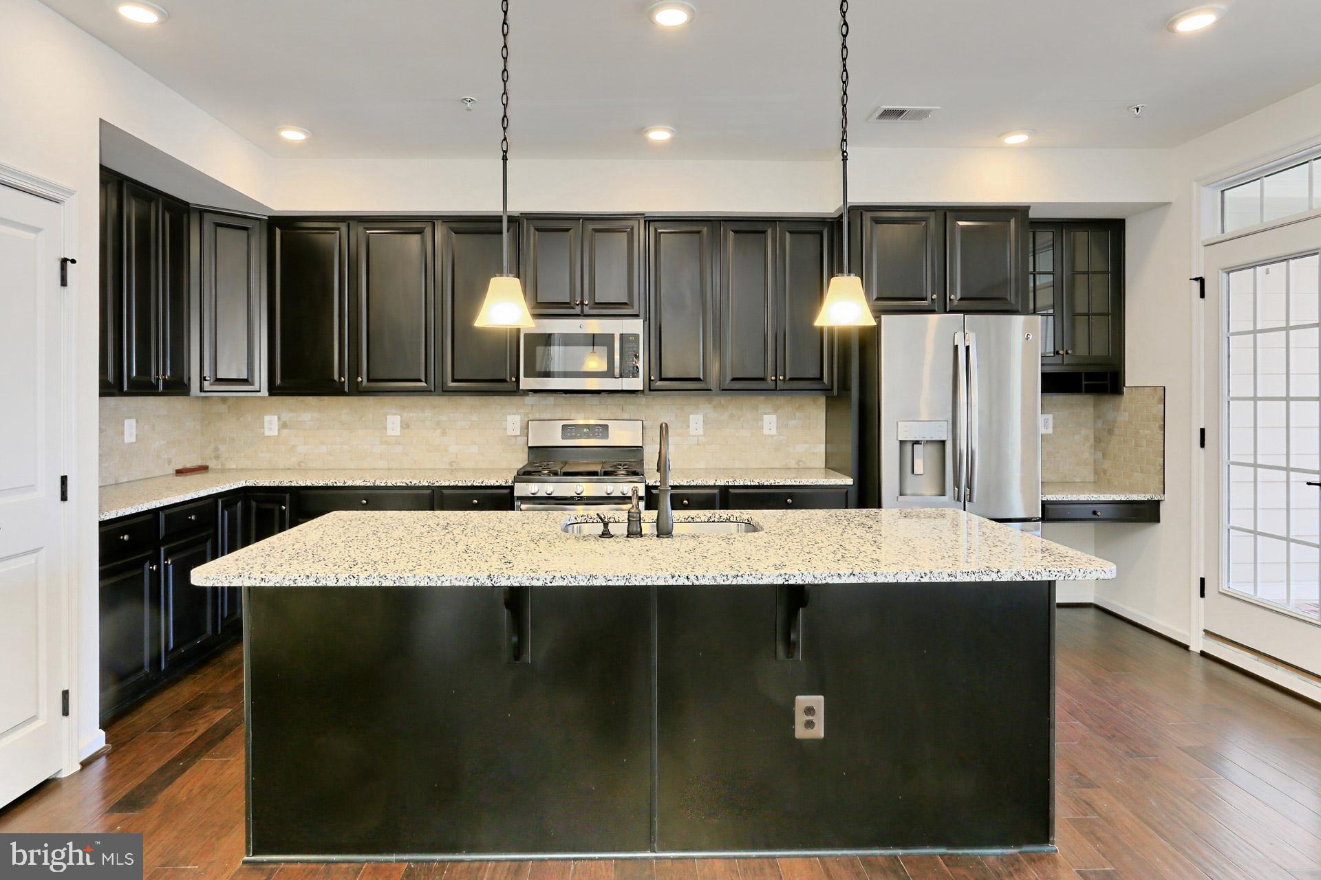 DISCOVERY SQUARE - Residential