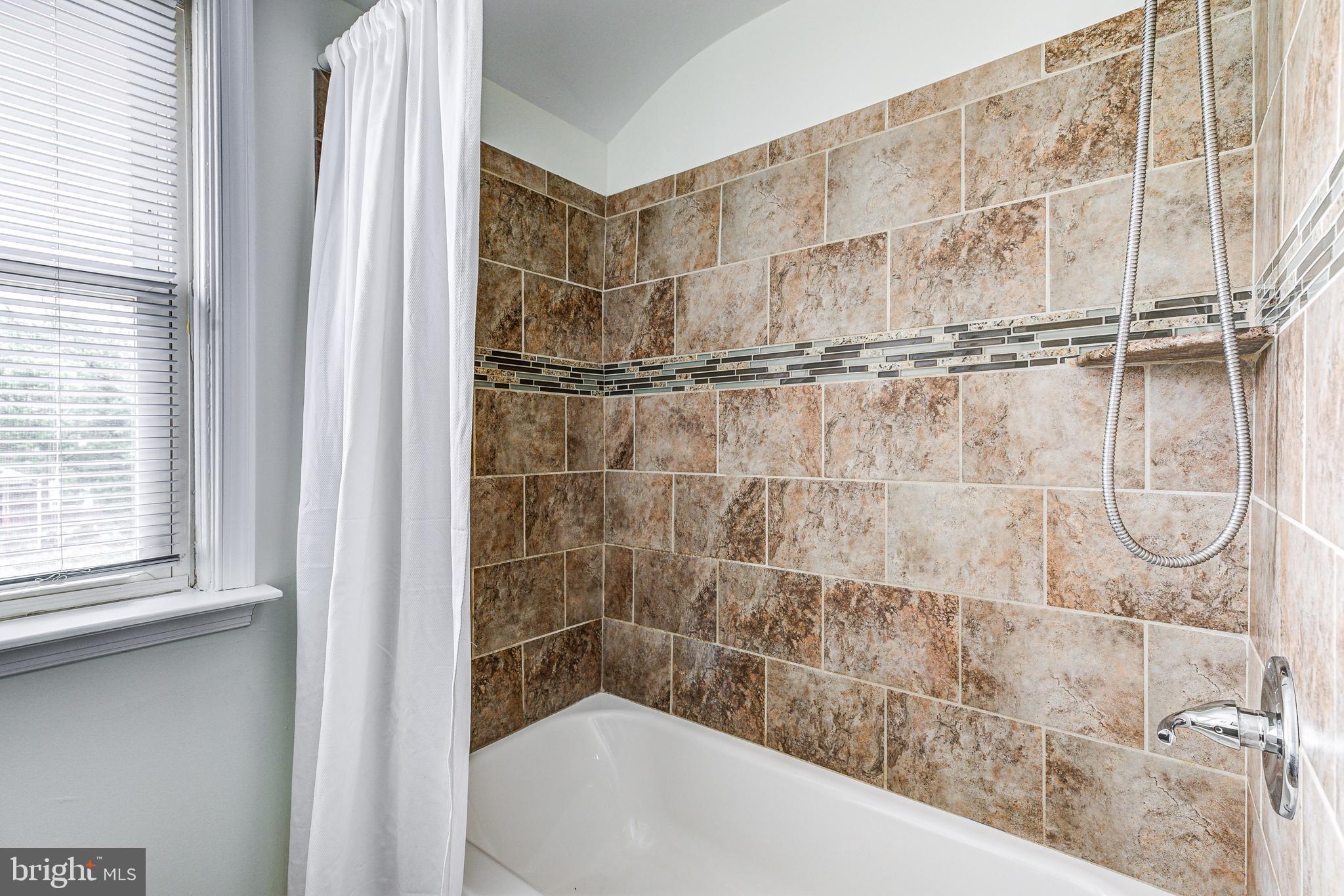 GLEN OAKS - Residential