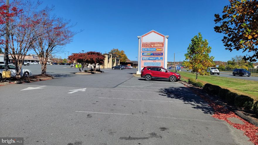 MEGAMART INTERNATIONAL SUPERMARKET  ****COMING SOON**** TO THIS SHOPPING CENTER
Additional credit tenant are: TACO BELL....., ADVANCE AUTO........ WELLS FARGO BANK....... FAMILY
DOLLAR......, CITY TRENDS......,  and more...... A few spaces remain available for lease  in the following sizes:
11850 SqFt - 3300 SqFt - 3000 SqFt -1800 SqFt  and 1200 SQFt......Rent asking price: negotiable, based in the size of the space.