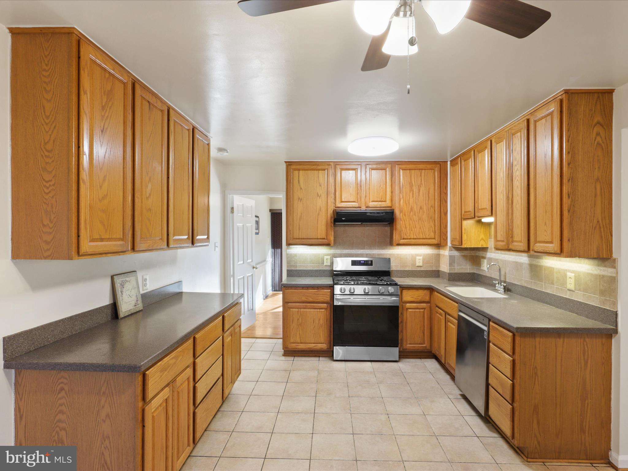 AMERICANA FAIRFAX - Residential