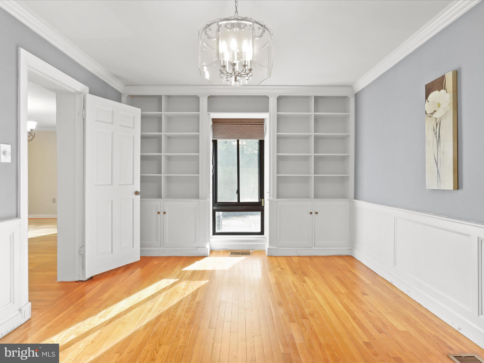 AMERICANA FAIRFAX - Residential