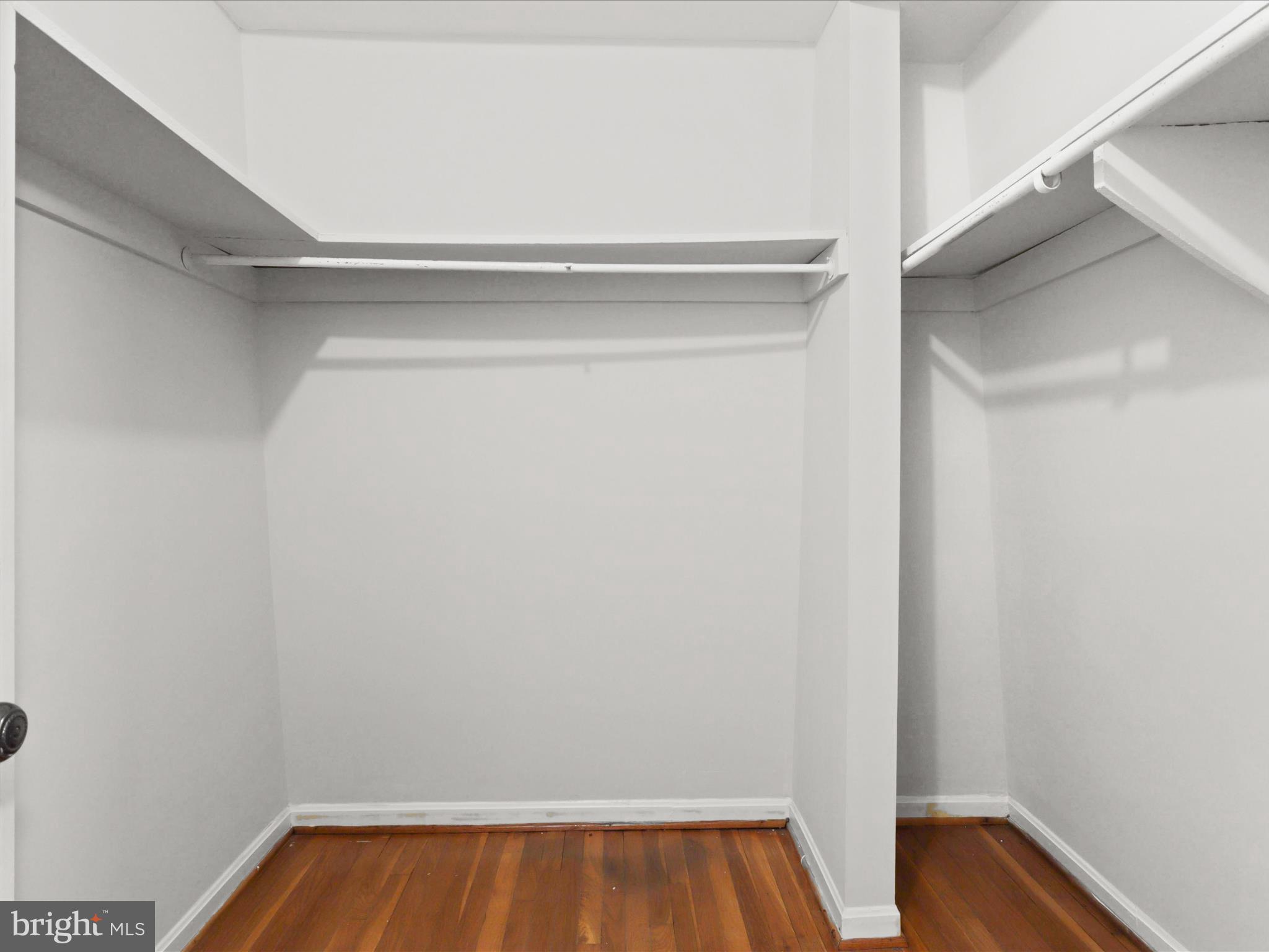 AMERICANA FAIRFAX - Residential