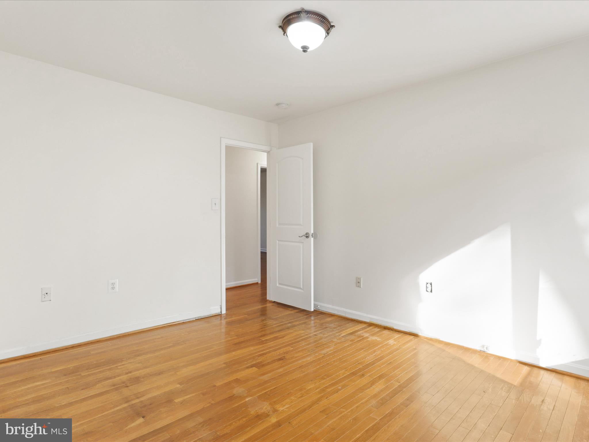 AMERICANA FAIRFAX - Residential