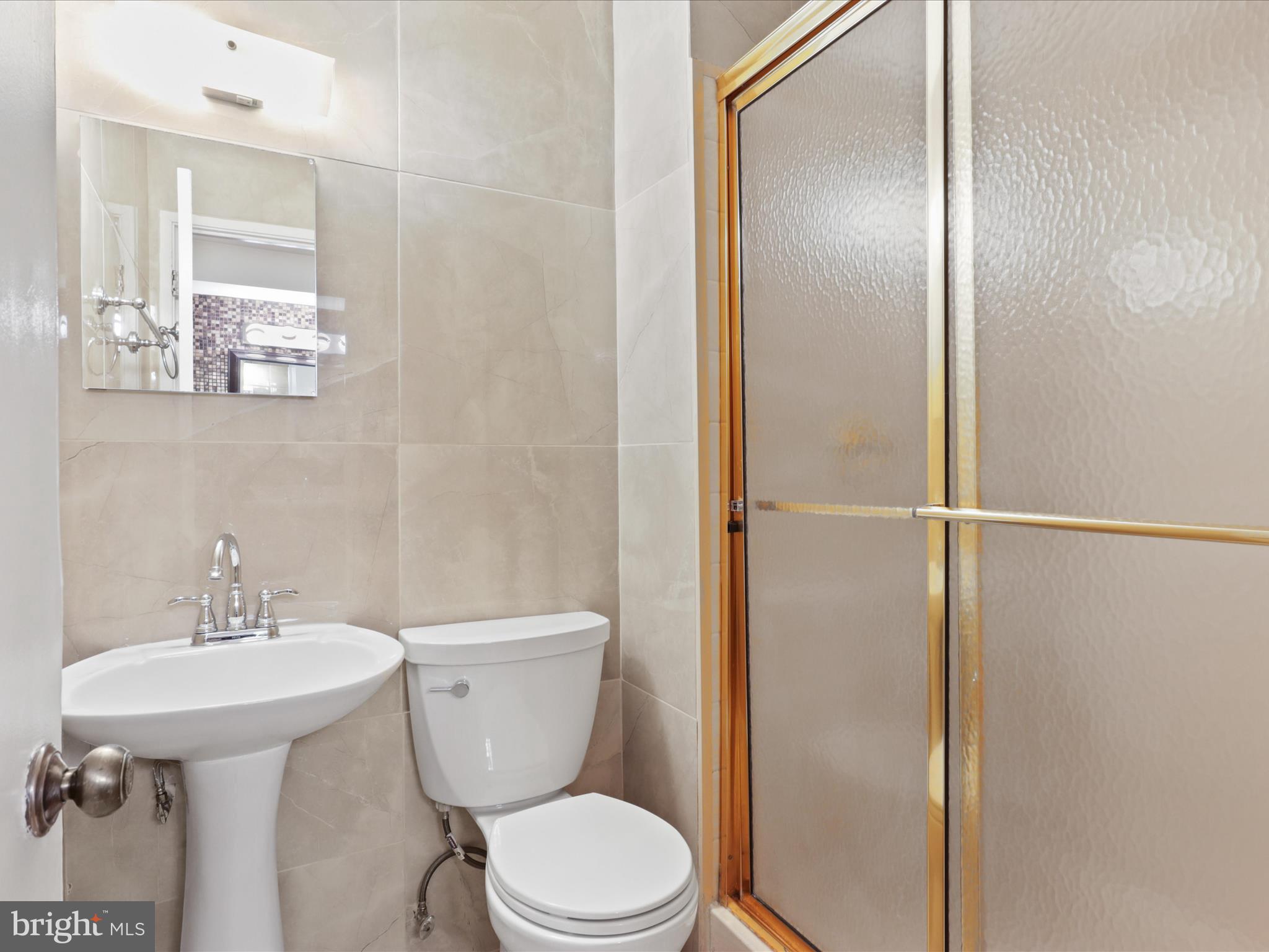 AMERICANA FAIRFAX - Residential