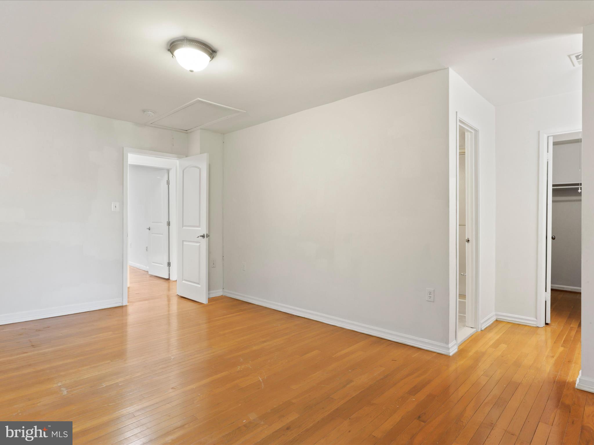 AMERICANA FAIRFAX - Residential