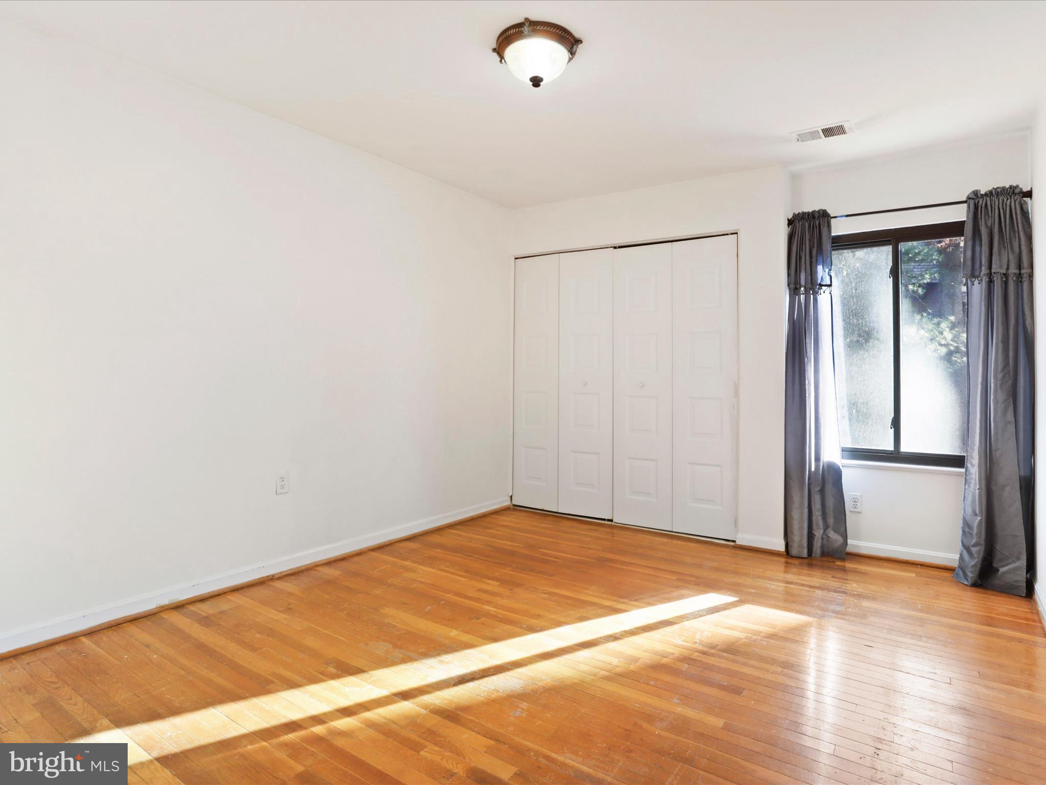 AMERICANA FAIRFAX - Residential