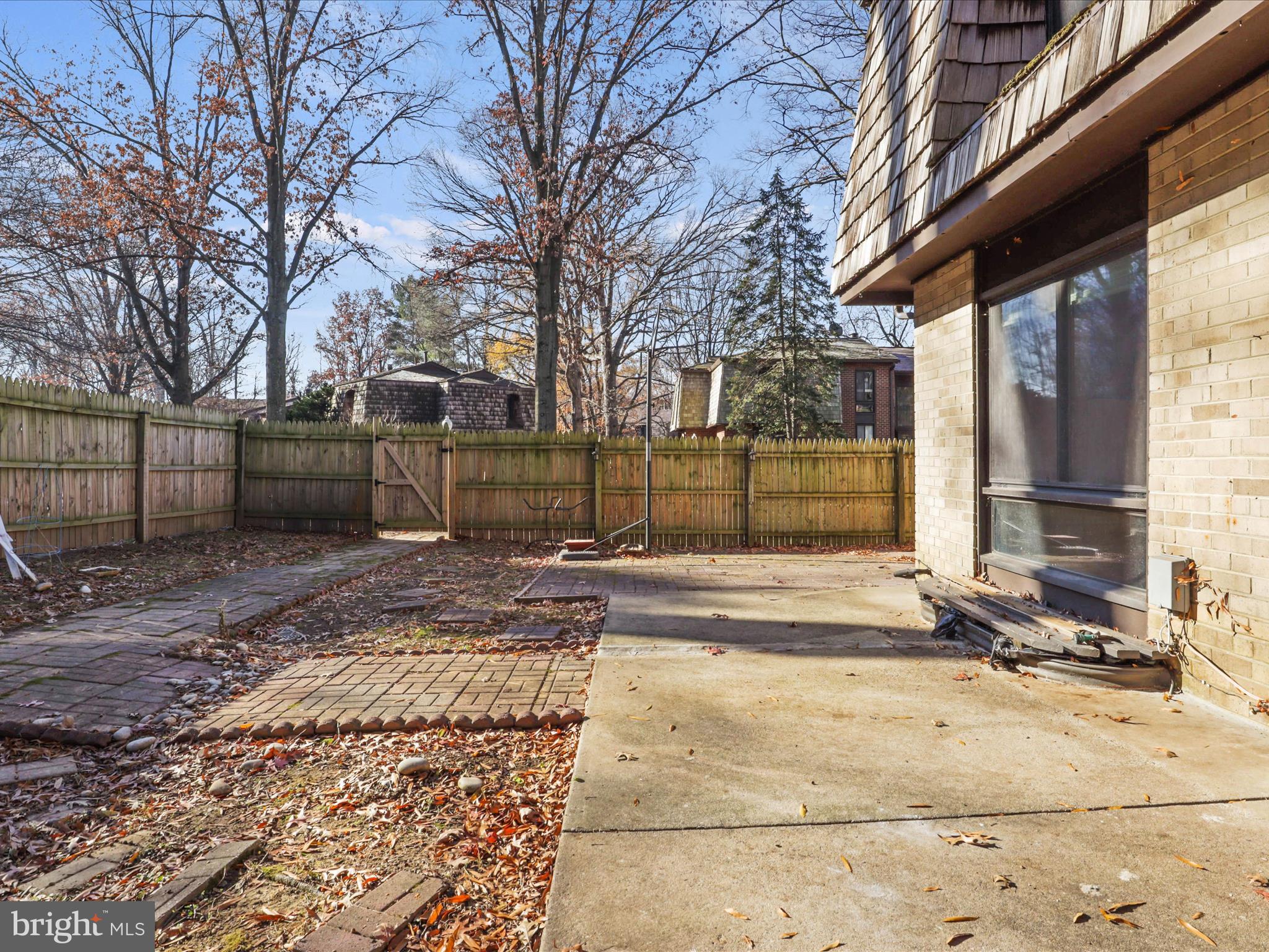 AMERICANA FAIRFAX - Residential