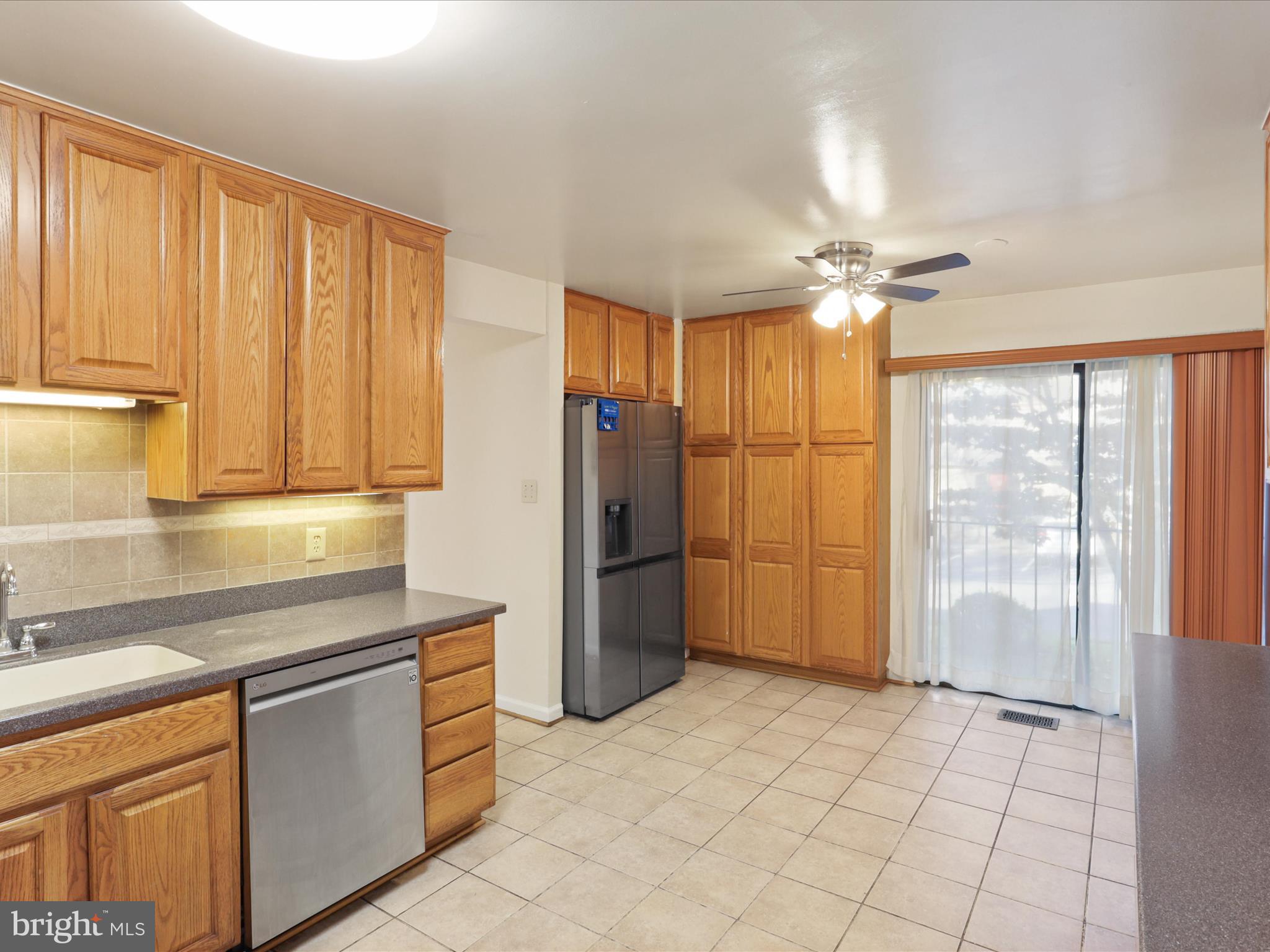 AMERICANA FAIRFAX - Residential