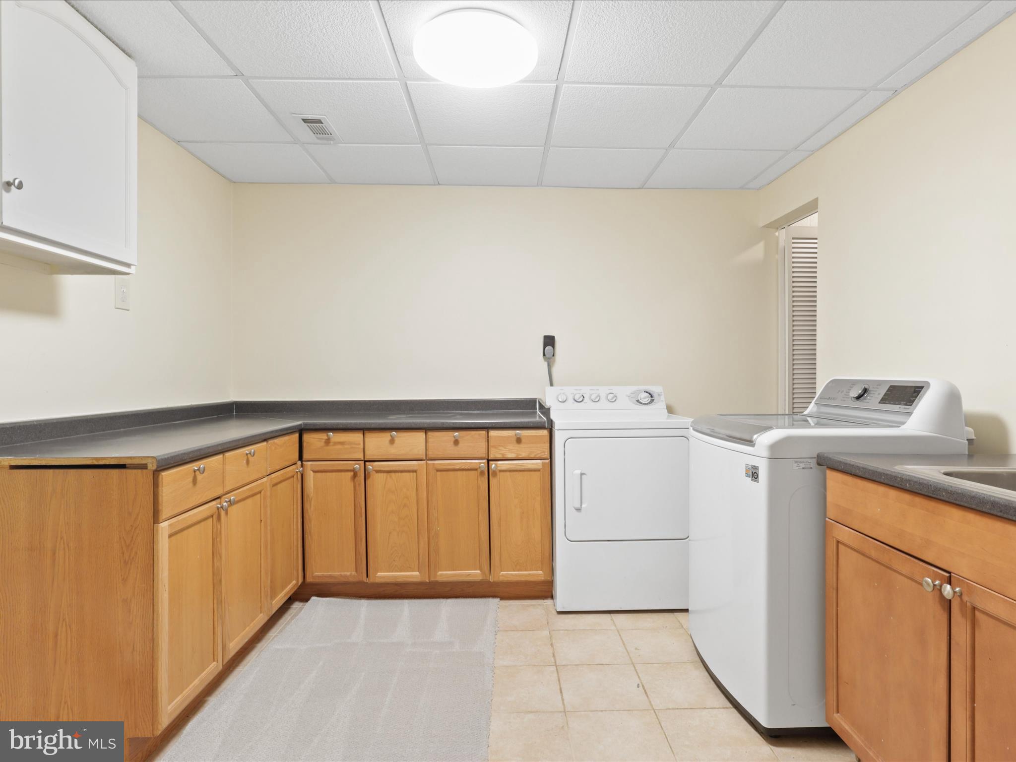 AMERICANA FAIRFAX - Residential