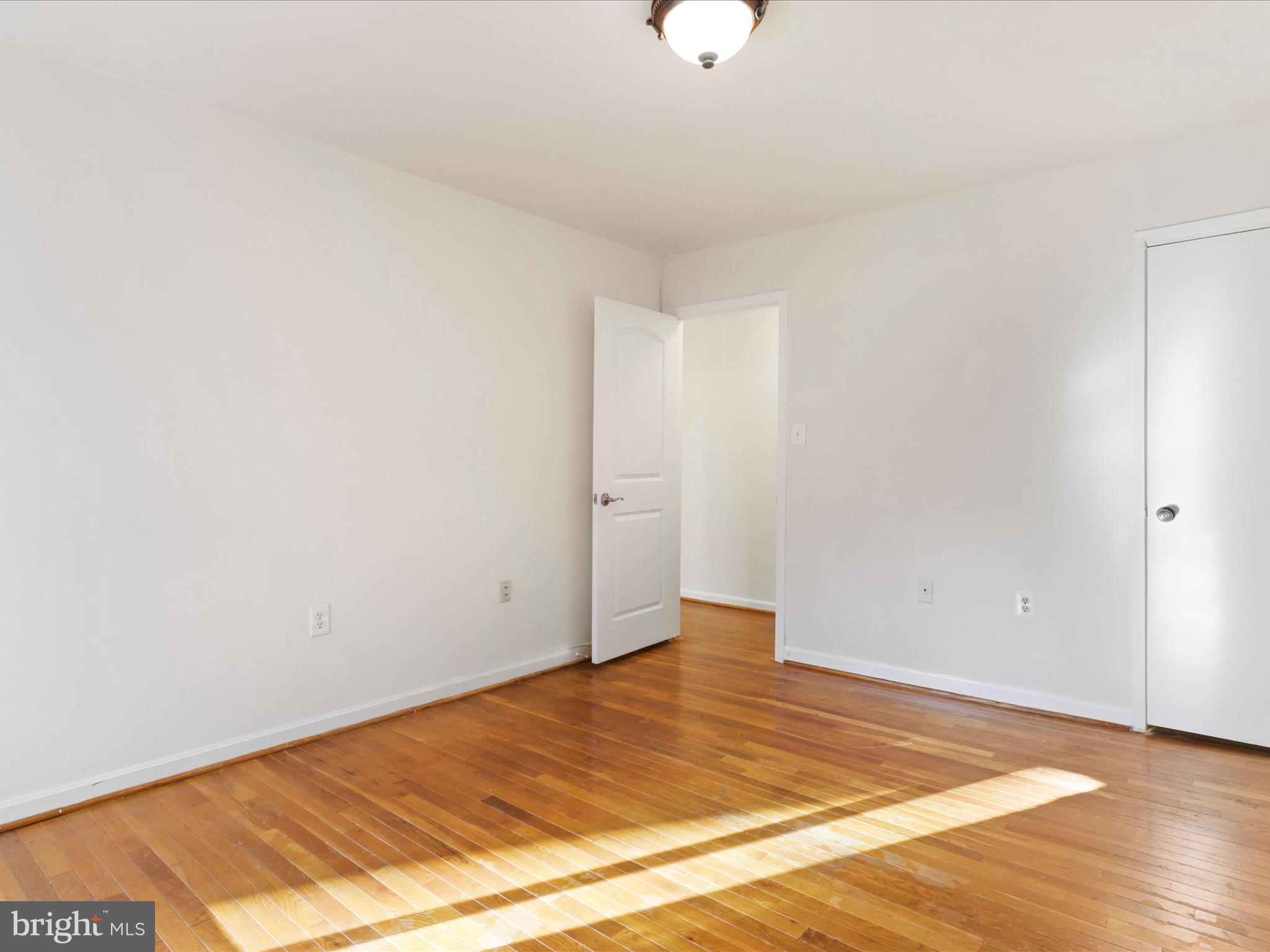 AMERICANA FAIRFAX - Residential