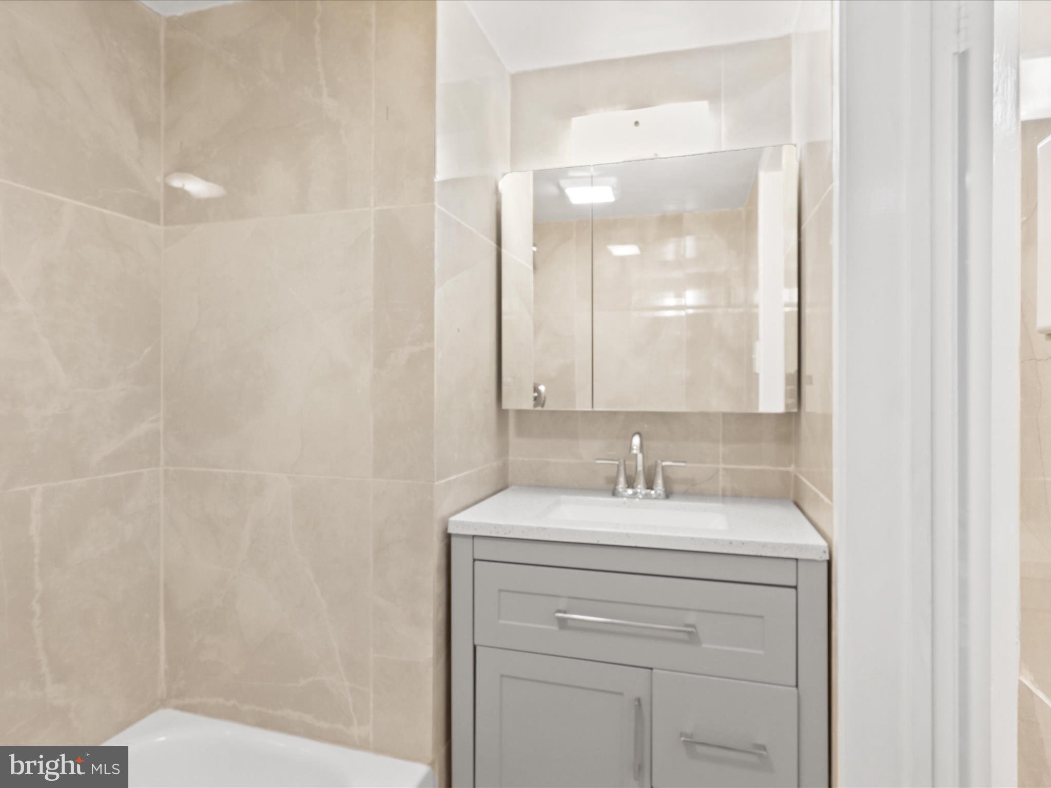 AMERICANA FAIRFAX - Residential