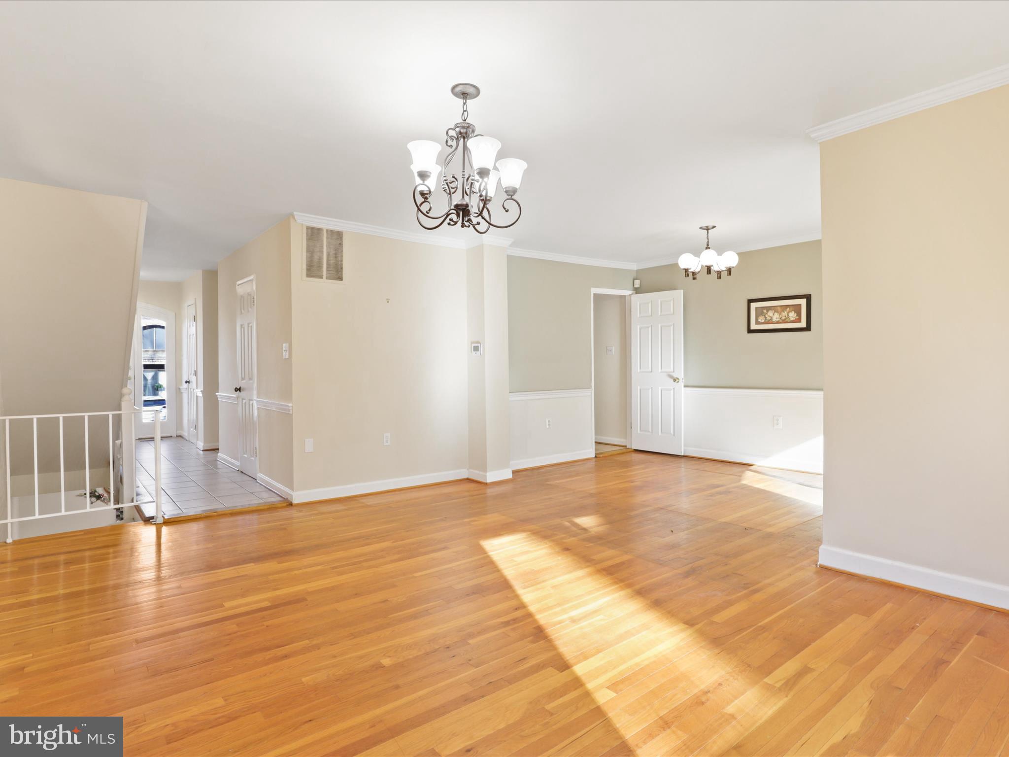 AMERICANA FAIRFAX - Residential