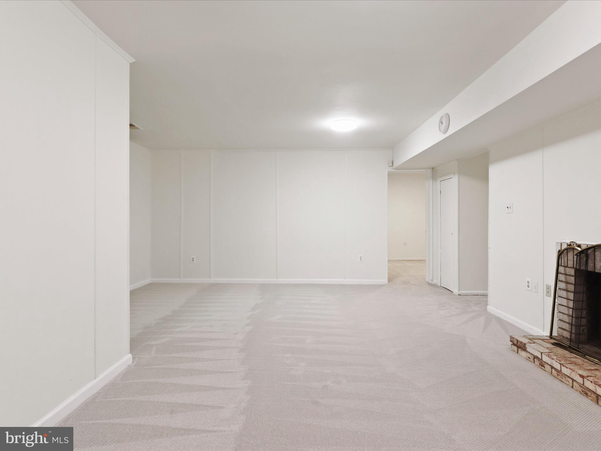 AMERICANA FAIRFAX - Residential