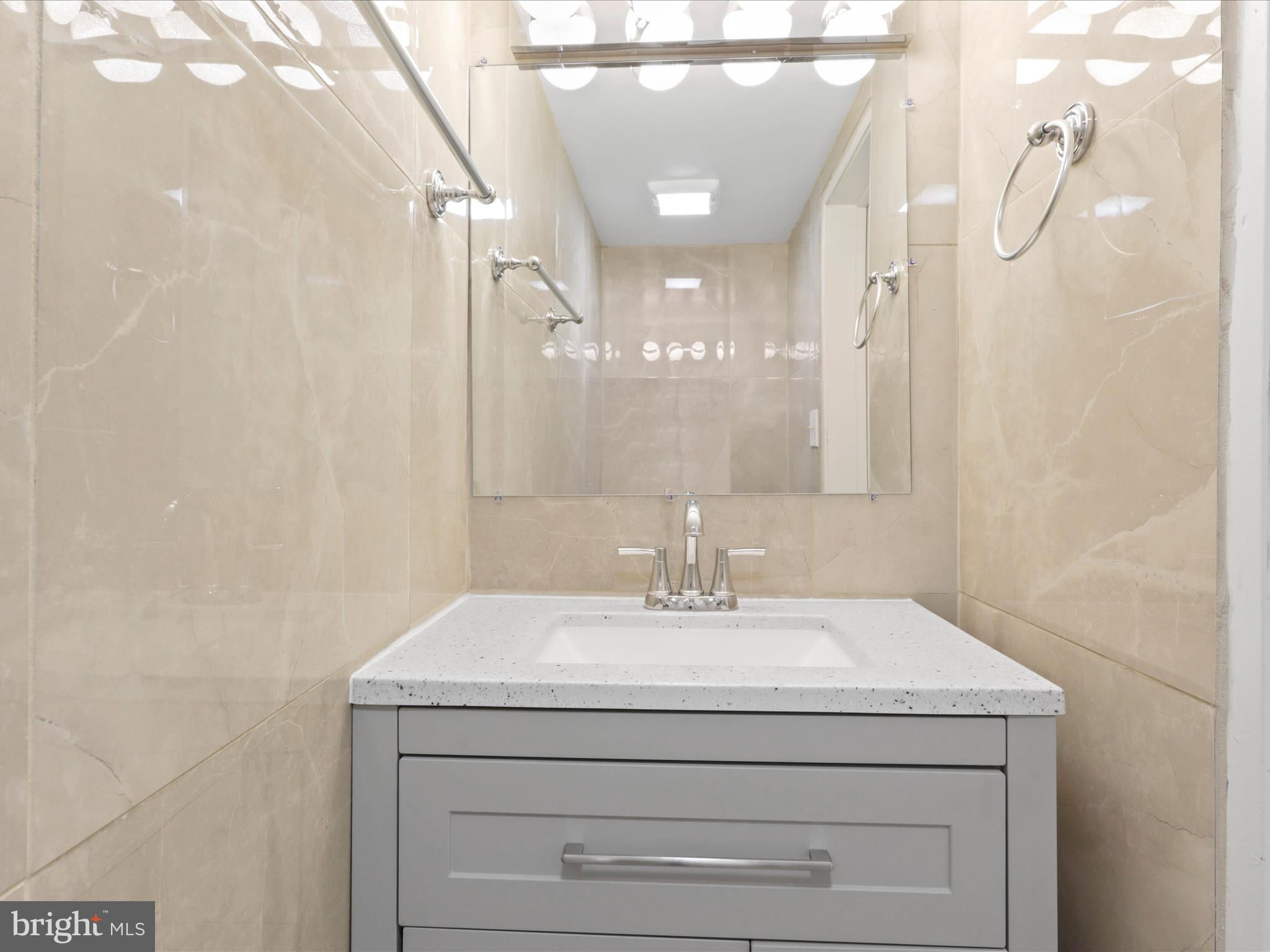 AMERICANA FAIRFAX - Residential