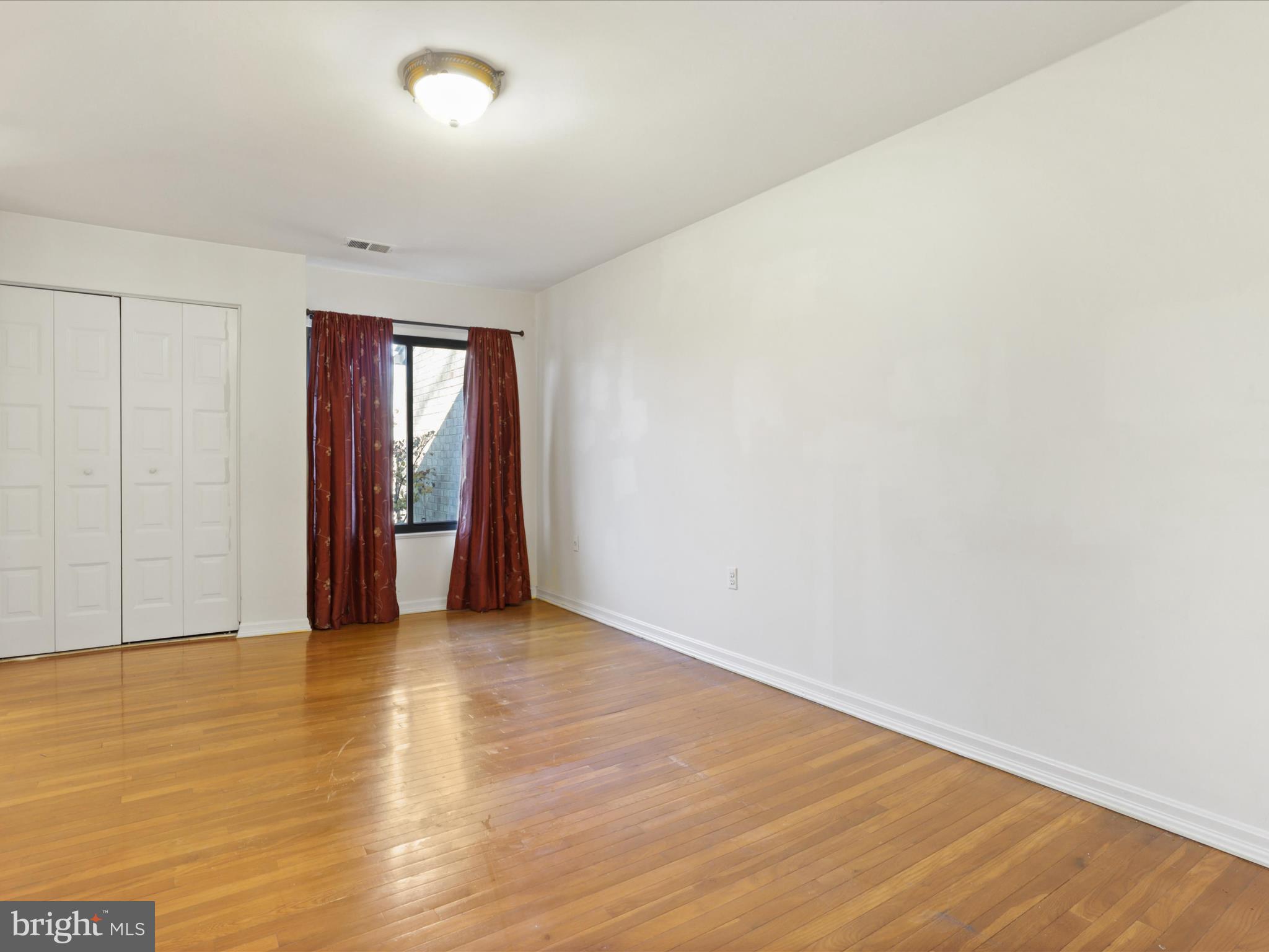 AMERICANA FAIRFAX - Residential