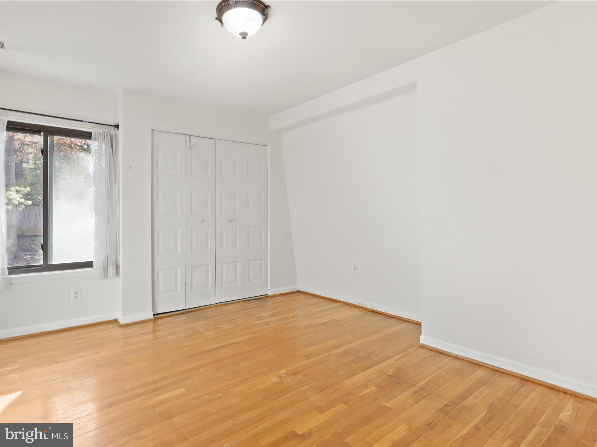 AMERICANA FAIRFAX - Residential