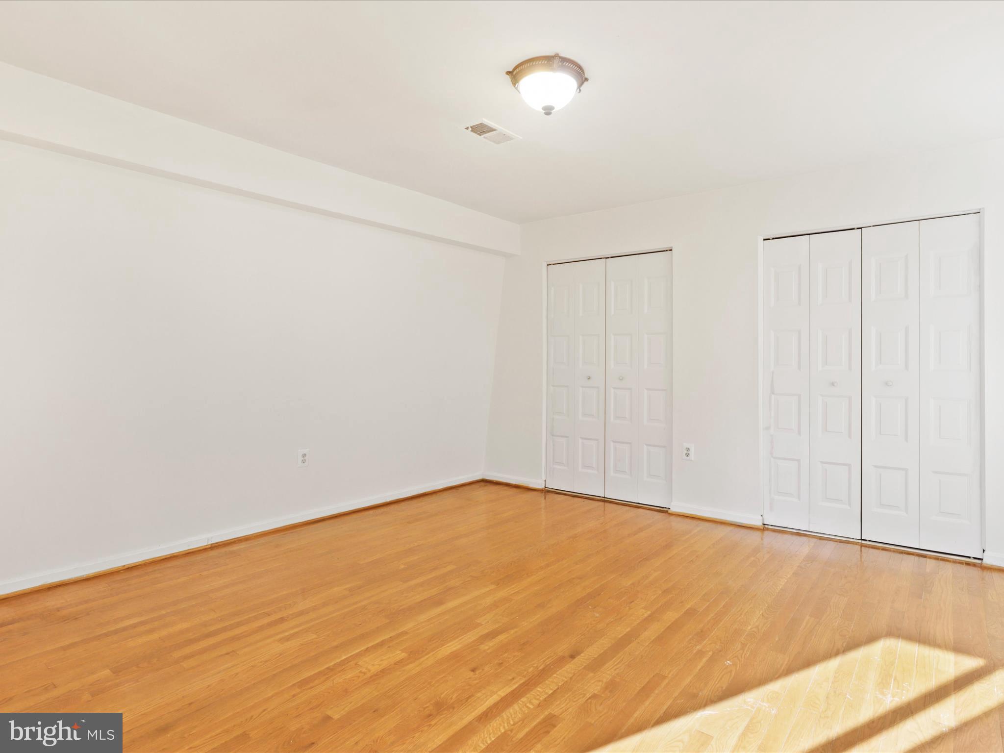 AMERICANA FAIRFAX - Residential