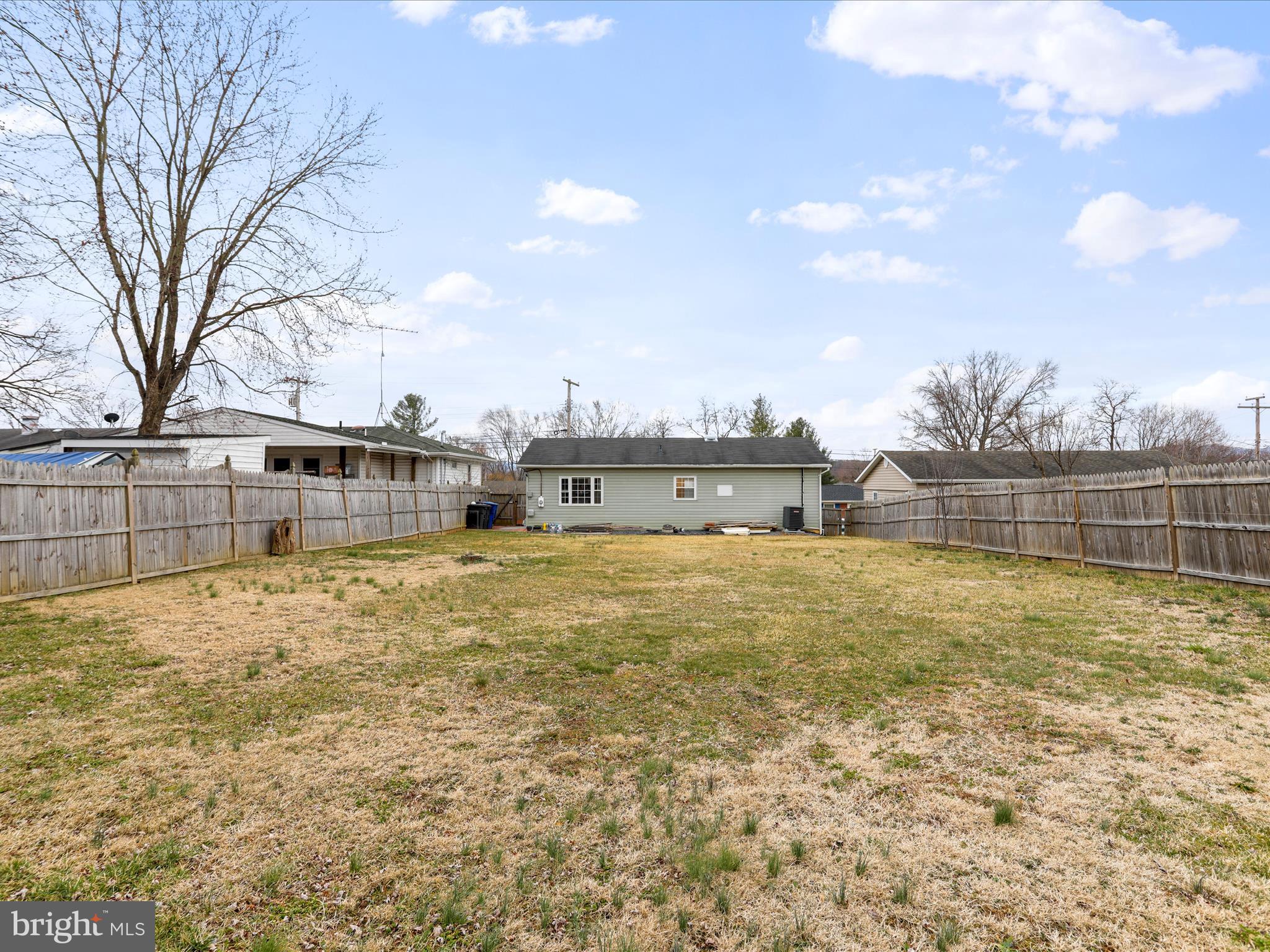 ROYAL VILLAGE - Residential