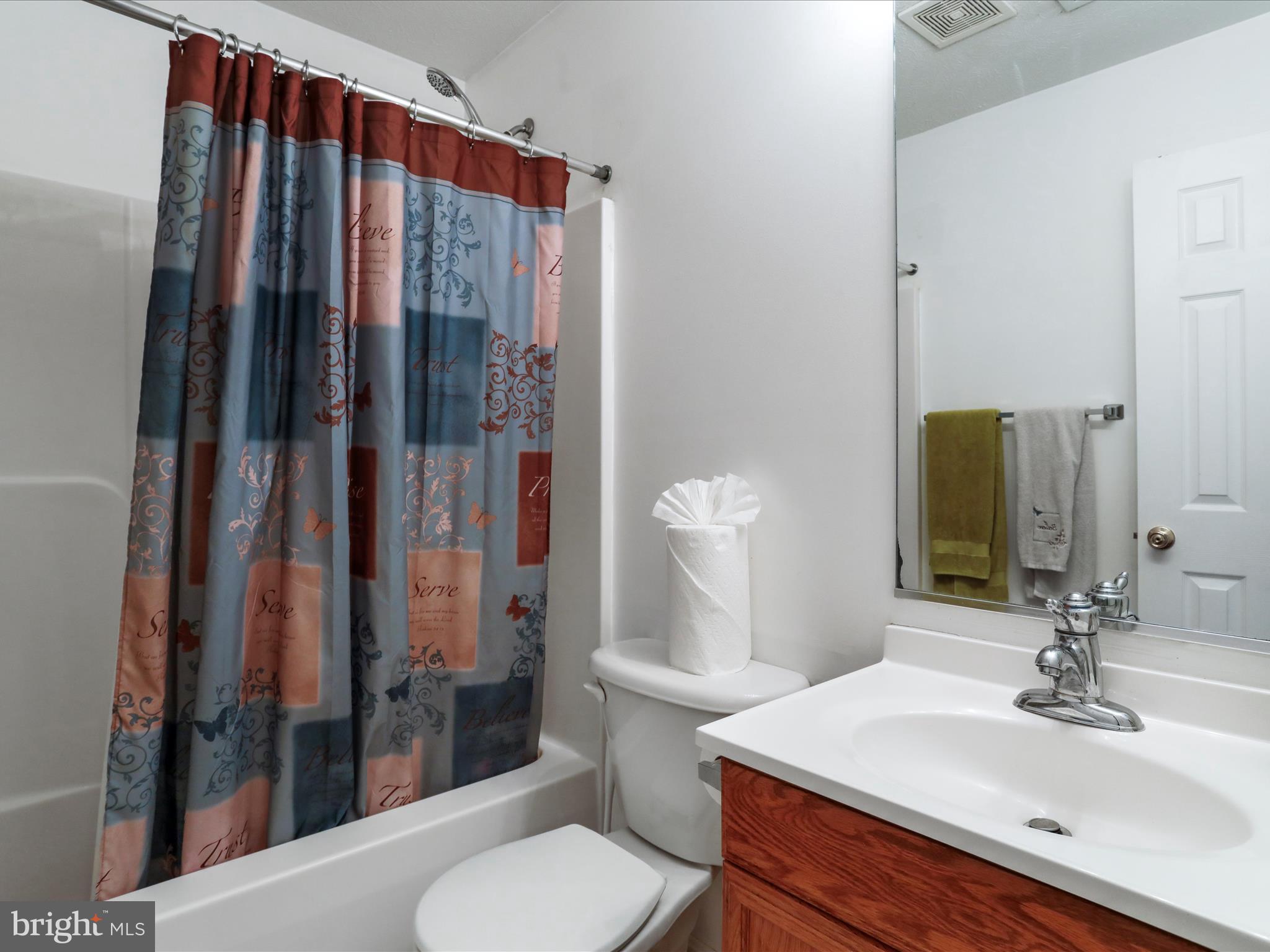 ROYAL VILLAGE - Residential