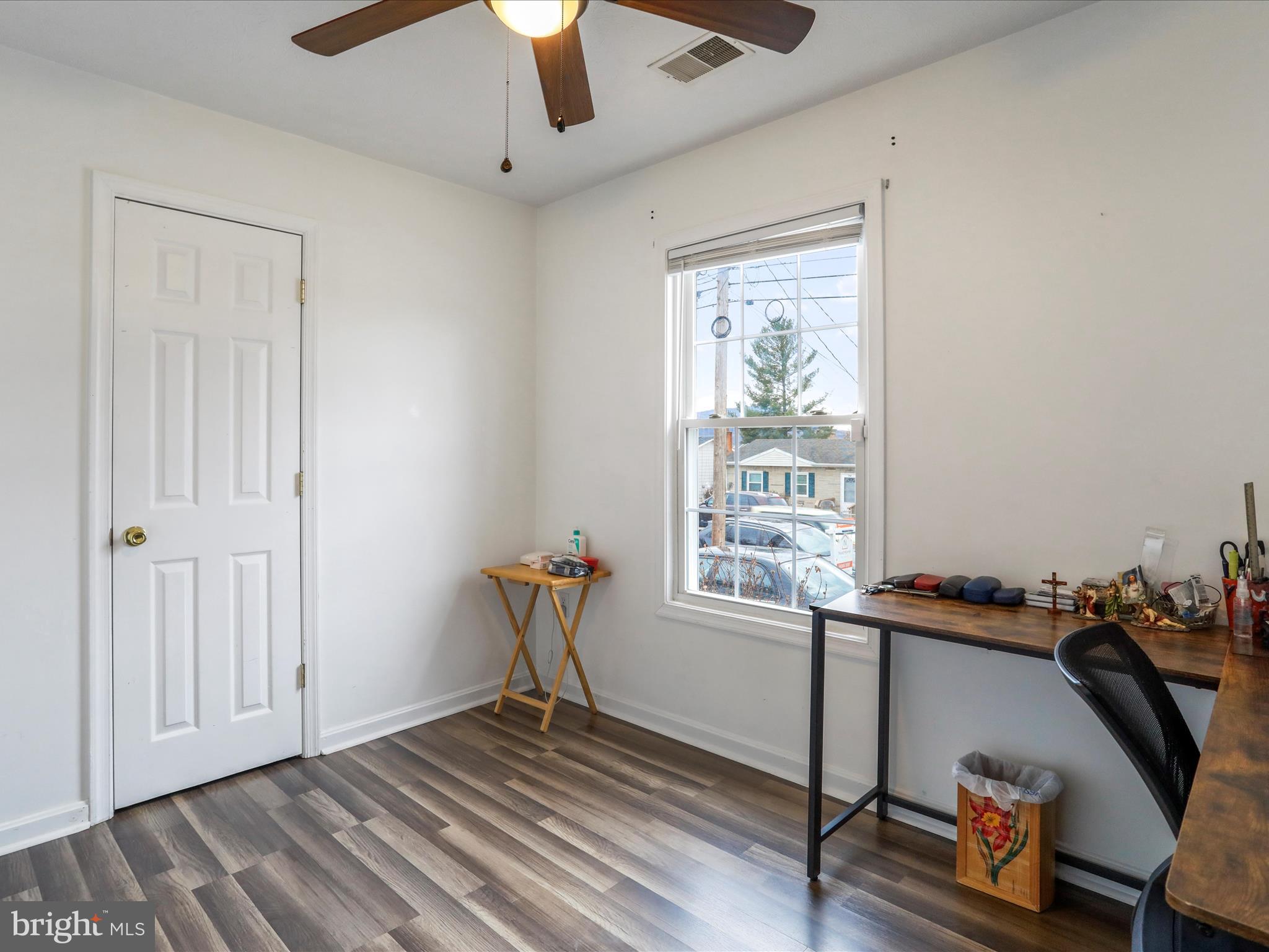 ROYAL VILLAGE - Residential