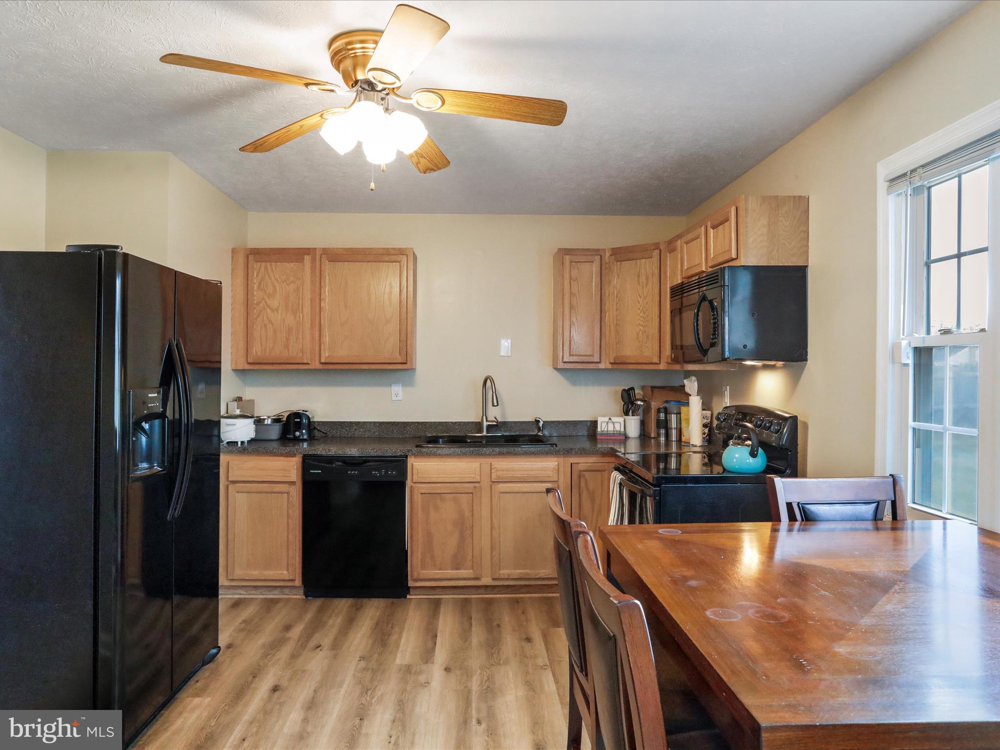 ROYAL VILLAGE - Residential