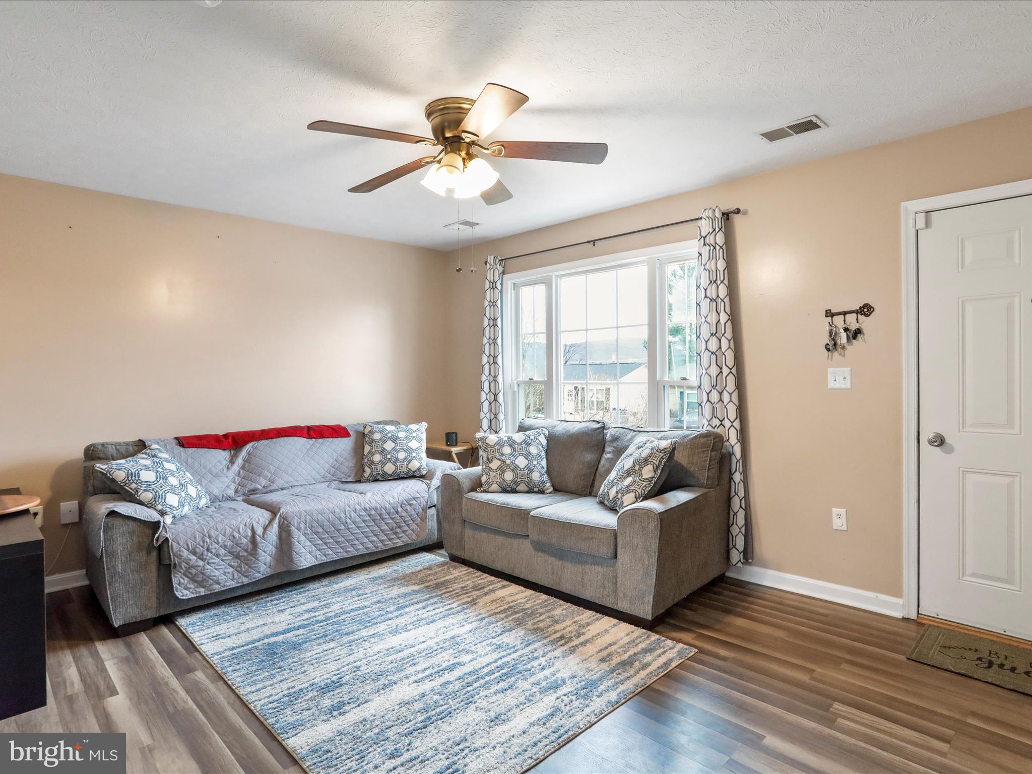 ROYAL VILLAGE - Residential