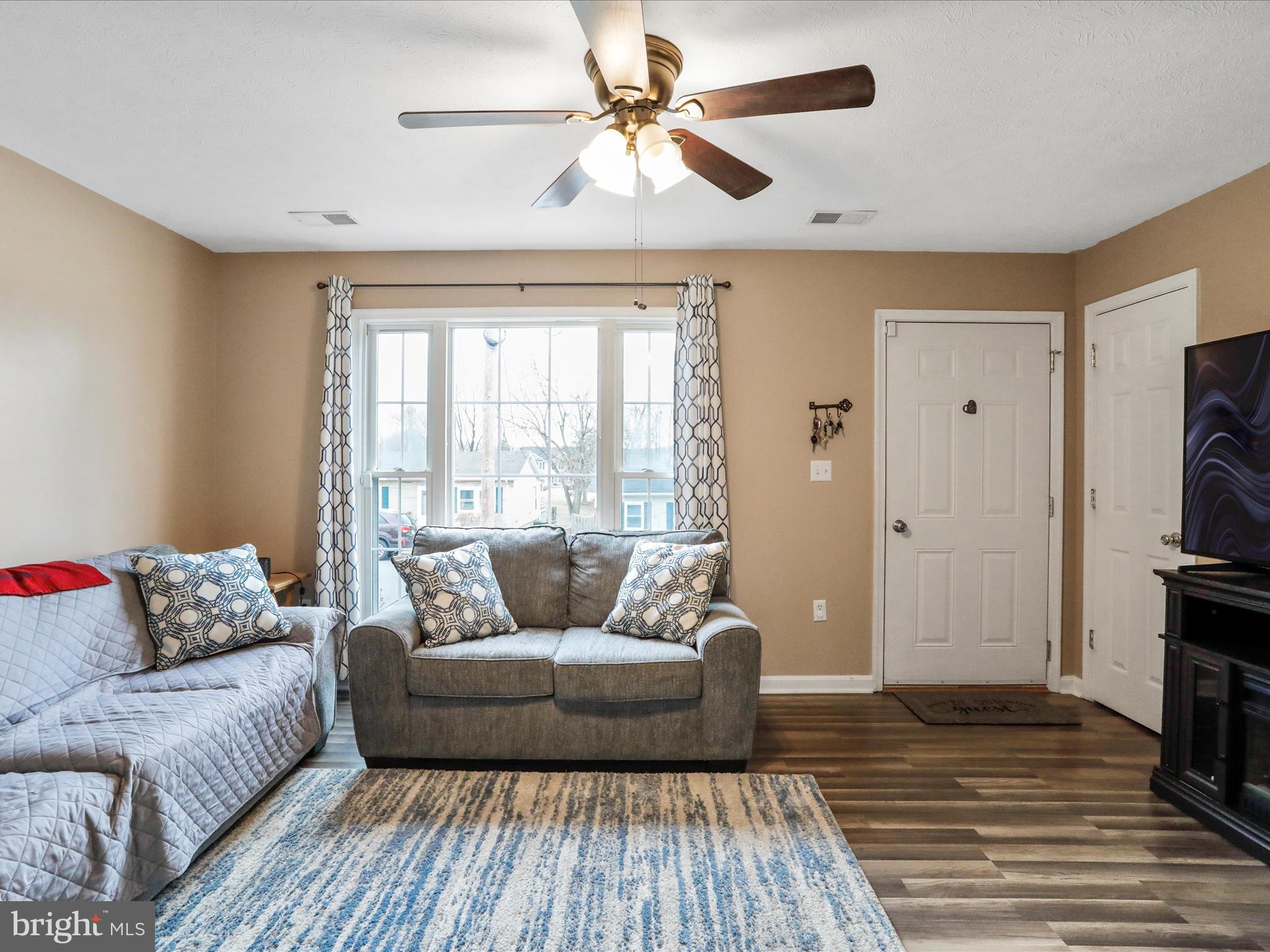 ROYAL VILLAGE - Residential