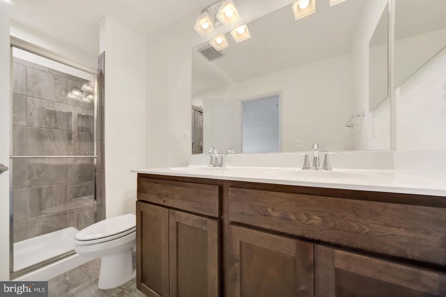 7812 WOLF RUN LANE