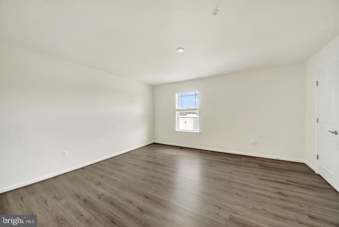 7812 WOLF RUN LANE