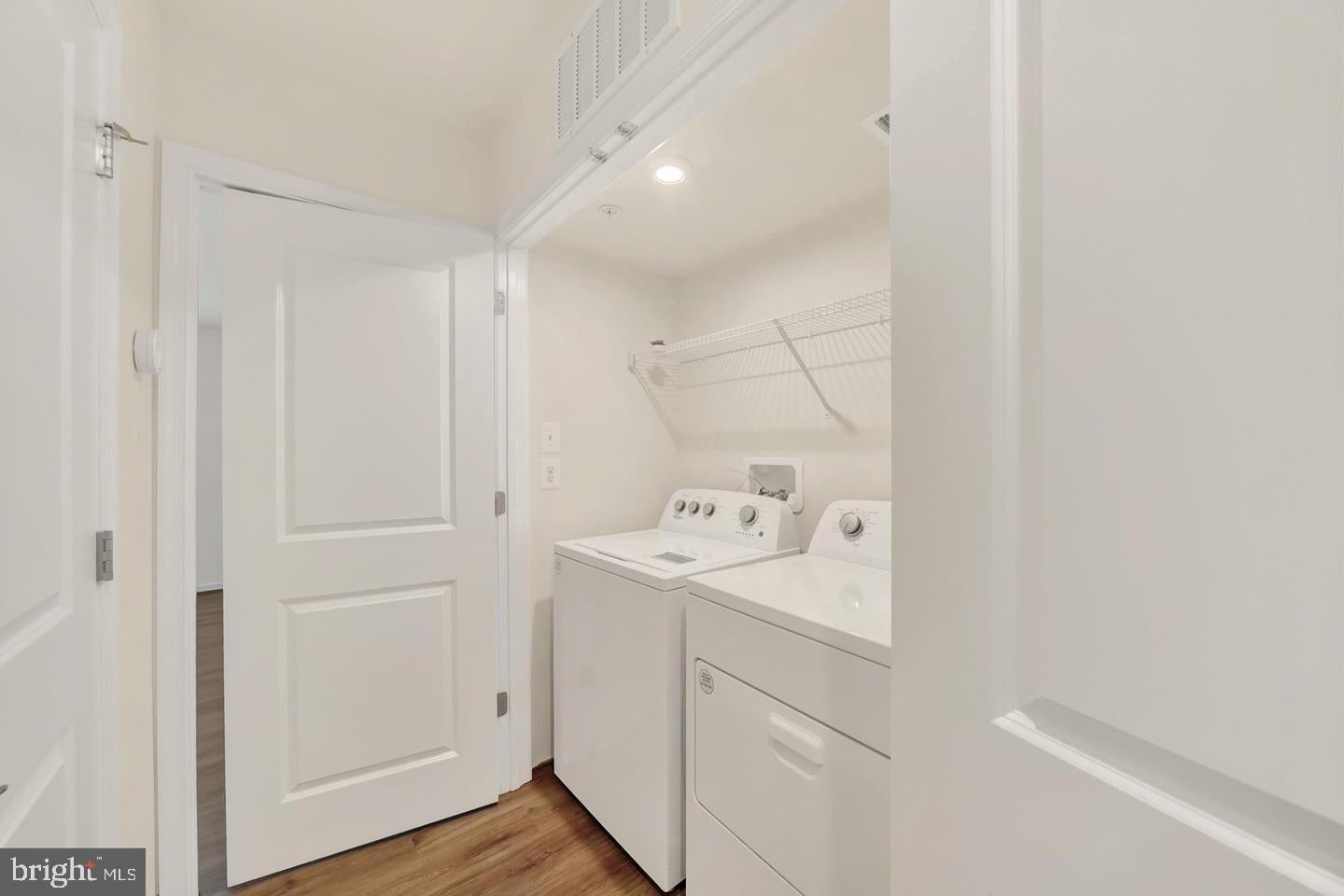 7812 WOLF RUN LANE