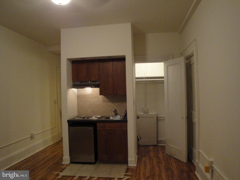 AVENUE OF THE ARTS - Residential Lease