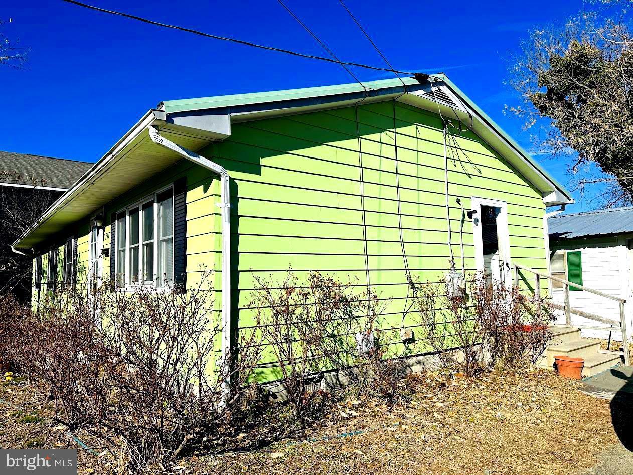 728 WOOLFORD STREET
