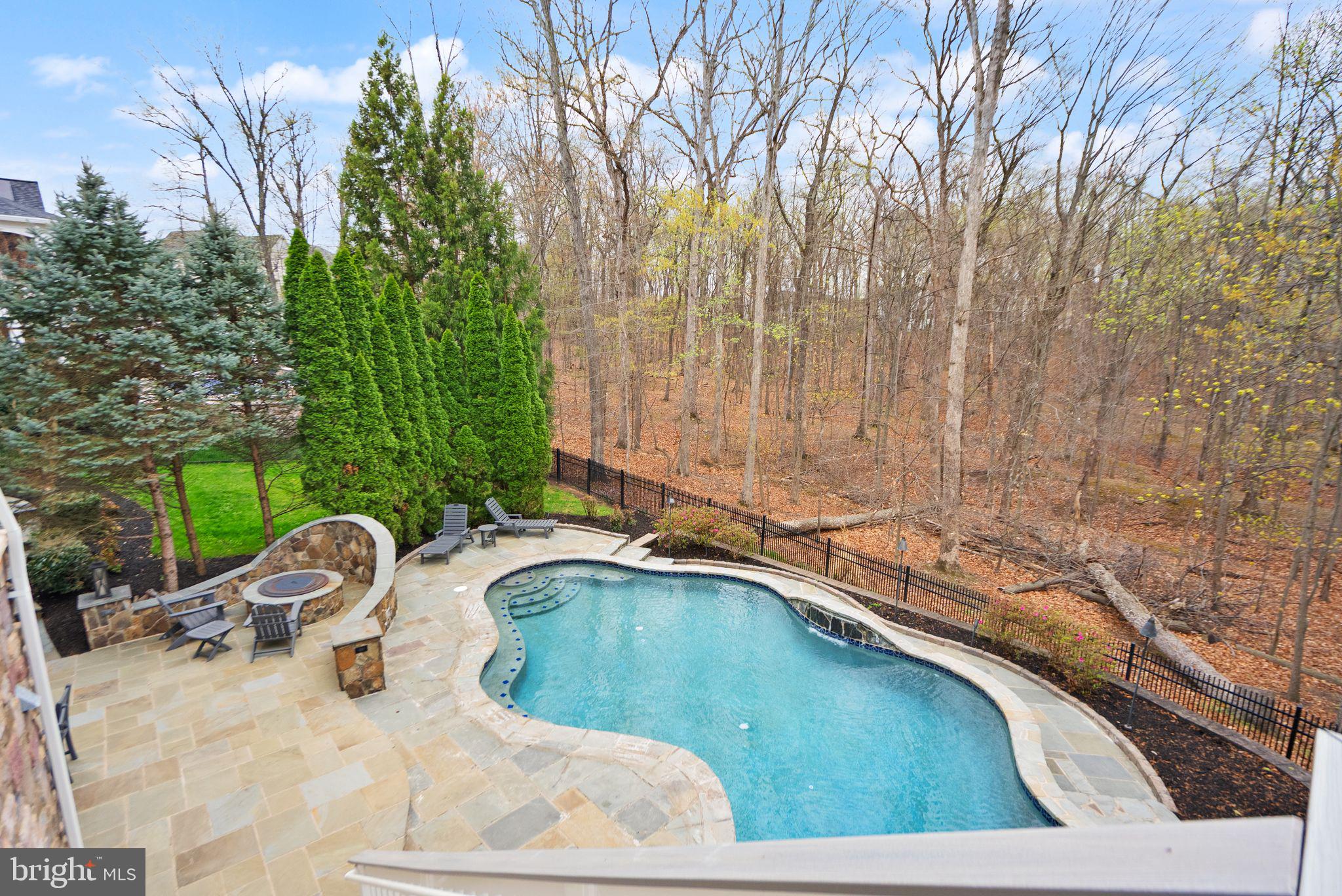 LANSDOWNE ON THE POTOMAC - Residential