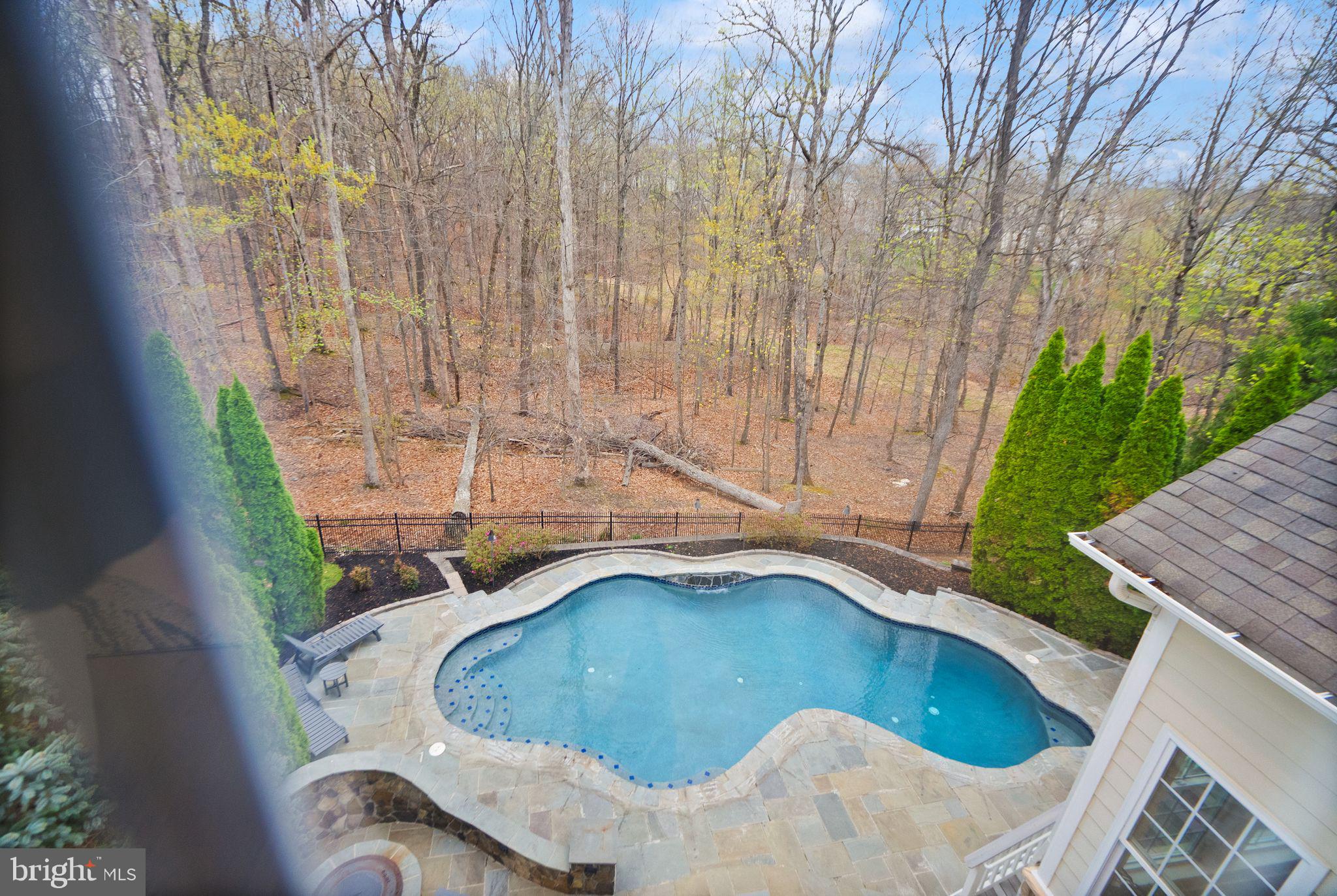 LANSDOWNE ON THE POTOMAC - Residential