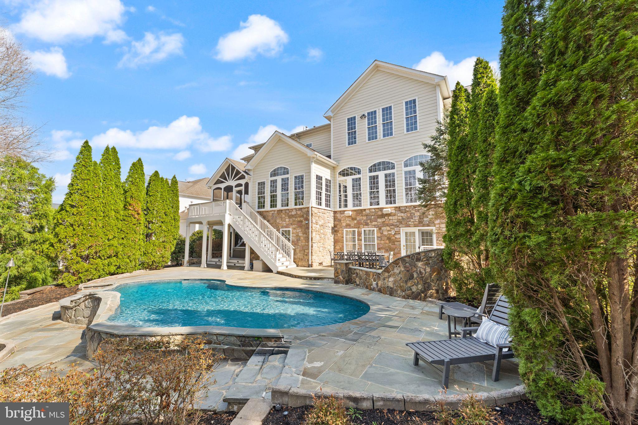 LANSDOWNE ON THE POTOMAC - Residential