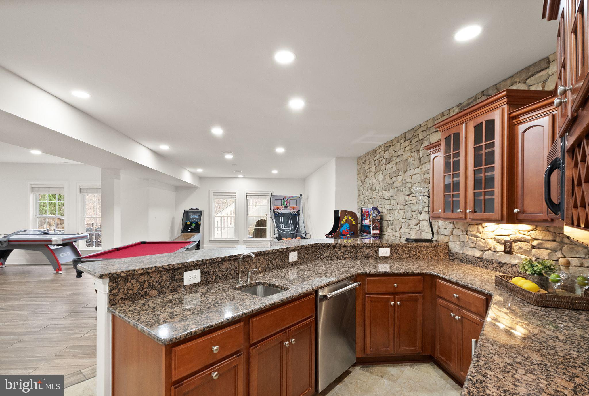 LANSDOWNE ON THE POTOMAC - Residential