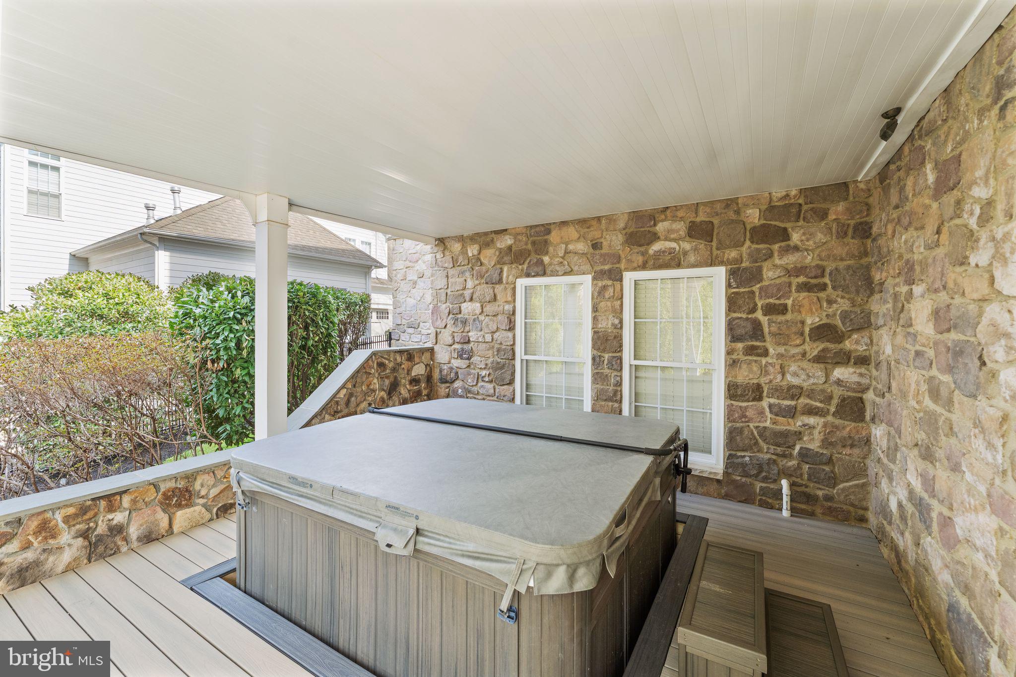 LANSDOWNE ON THE POTOMAC - Residential